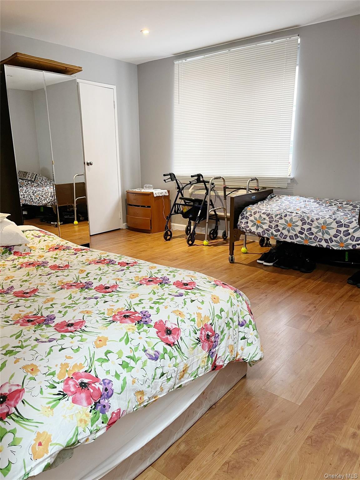 #4 photo, 10 Canterbury Road, Great Neck , NY 11021