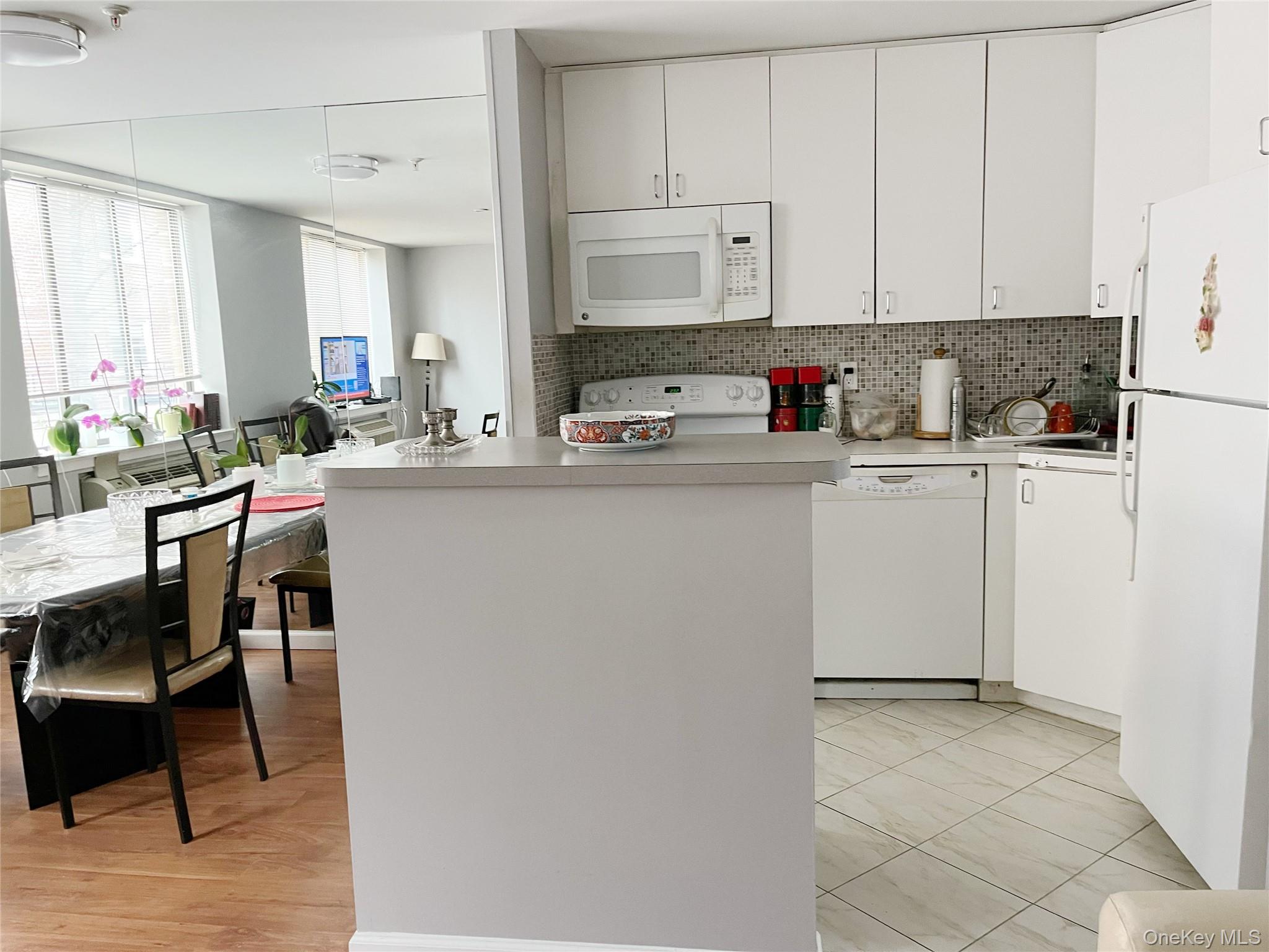 #9 photo, 10 Canterbury Road, Great Neck , NY 11021