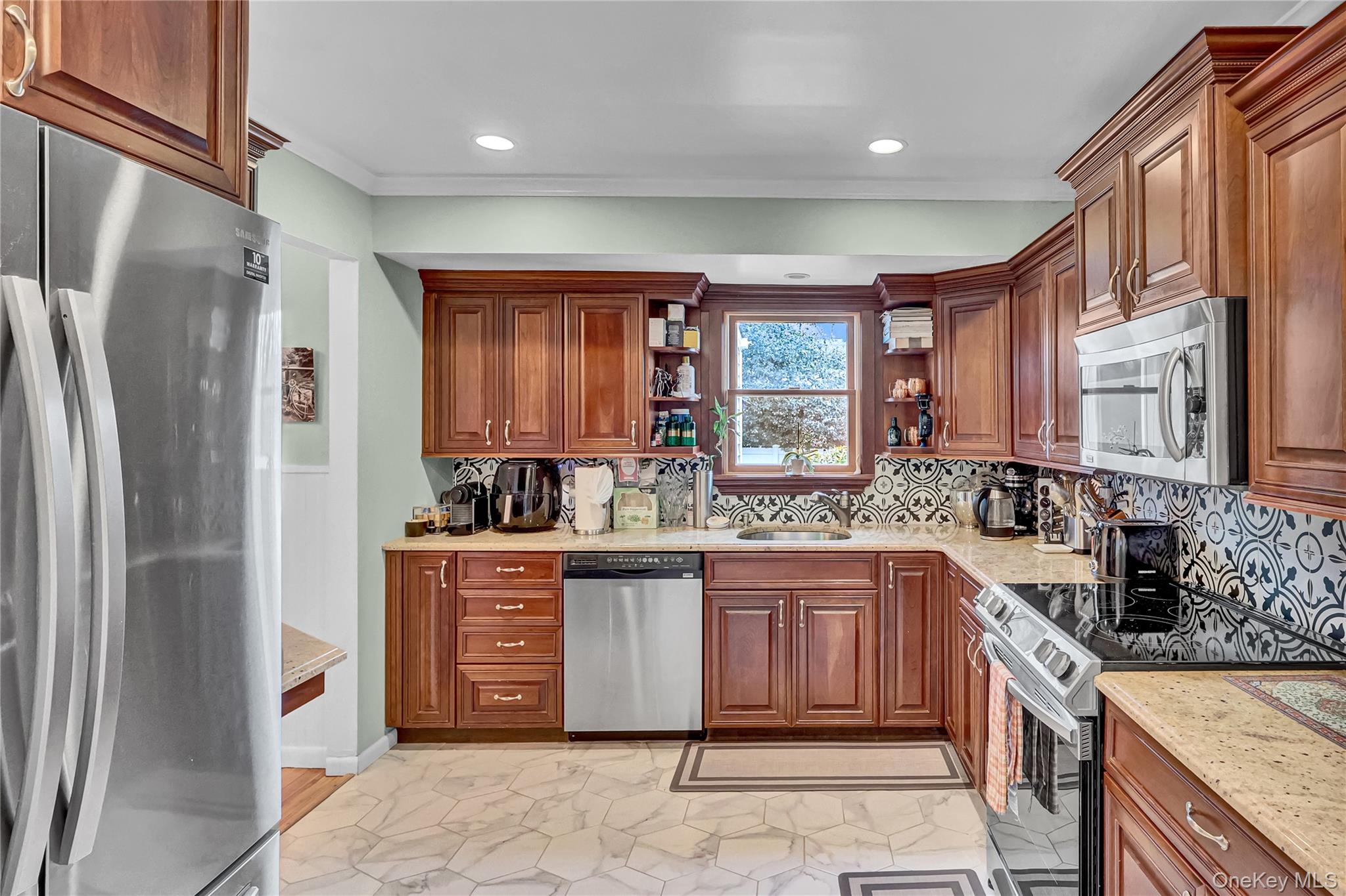 #10 photo, 18 Frost Lane, Greenlawn , NY 11740