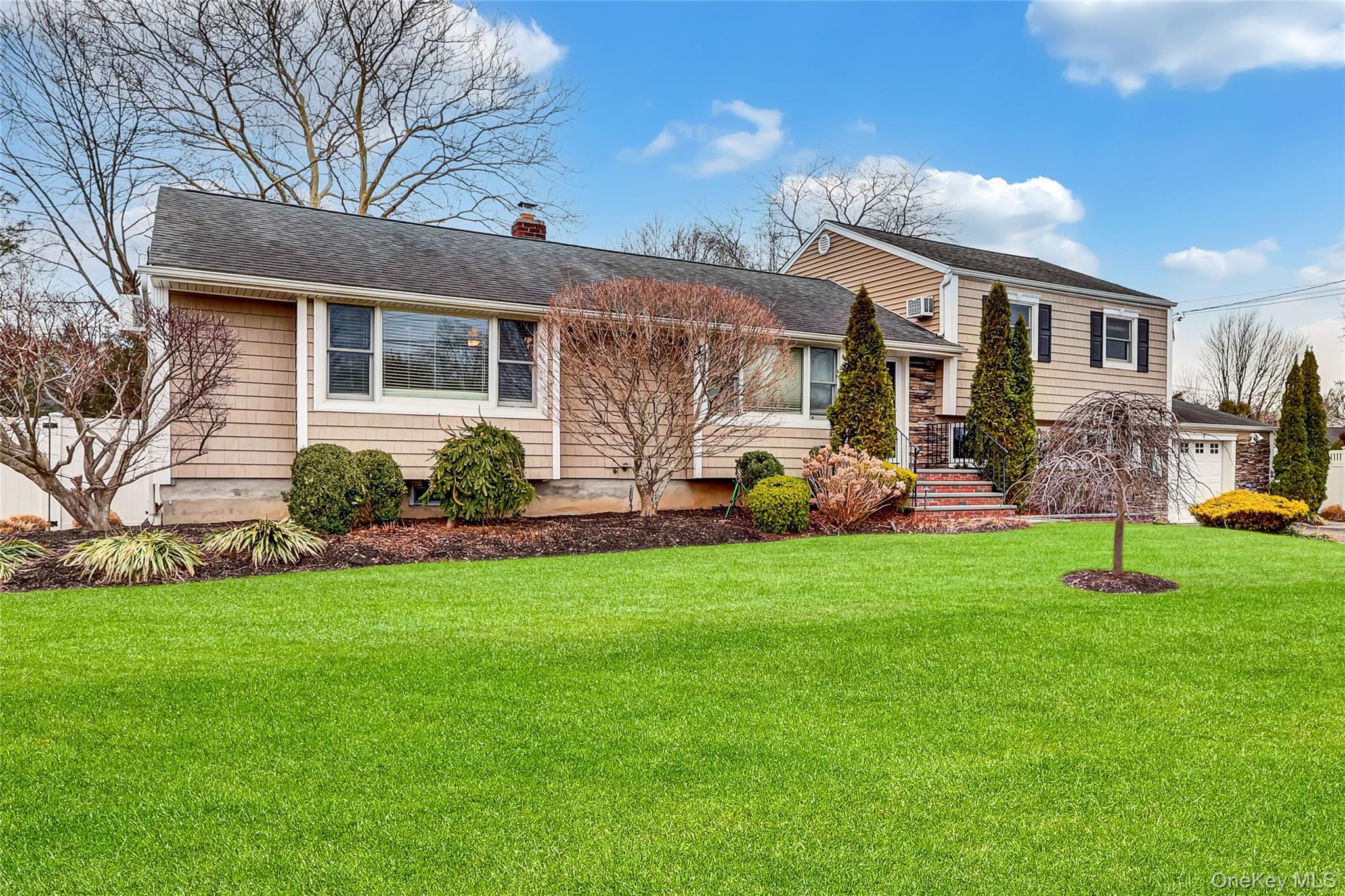 #2 photo, 18 Frost Lane, Greenlawn , NY 11740