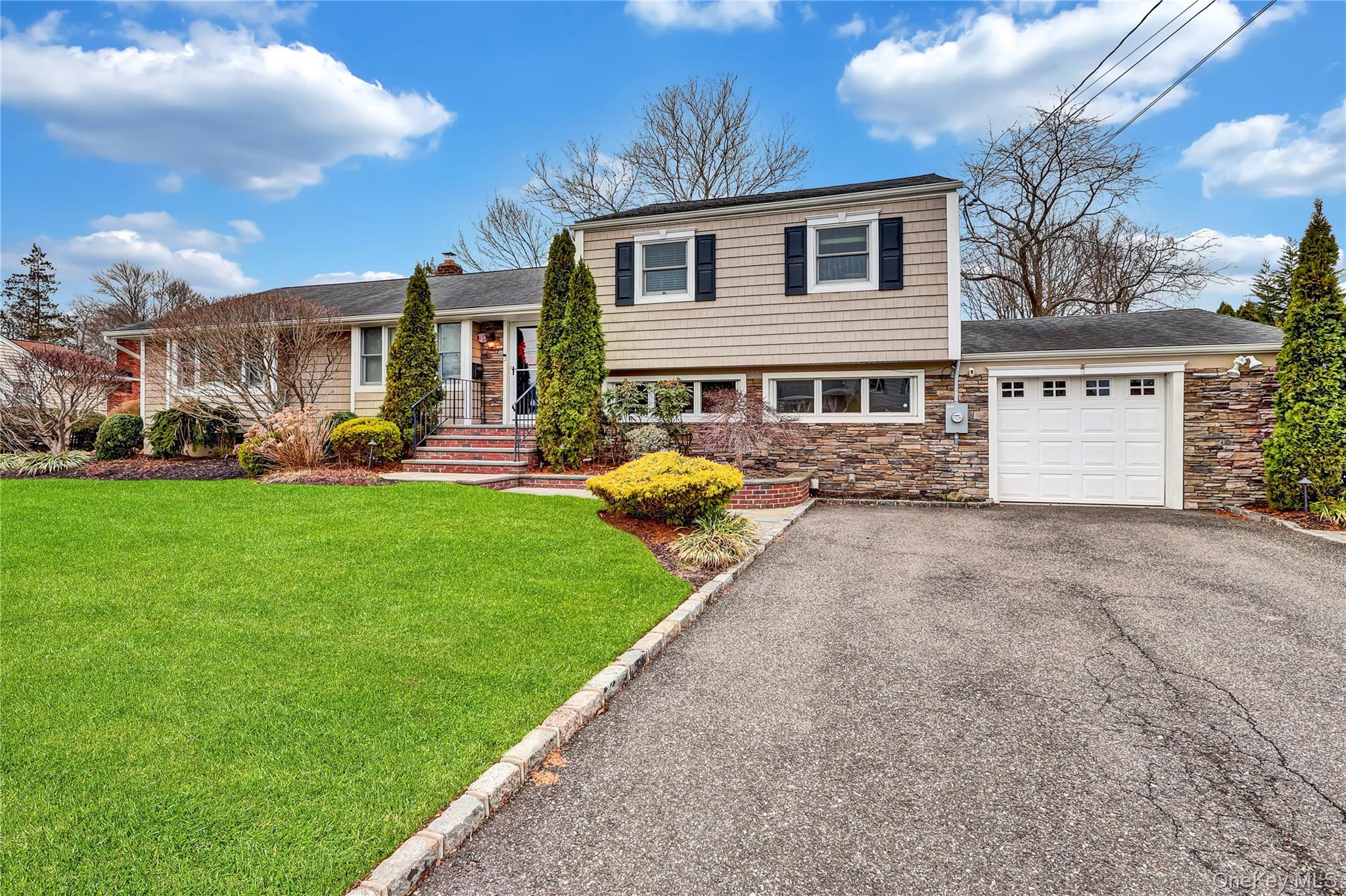 #3 photo, 18 Frost Lane, Greenlawn , NY 11740