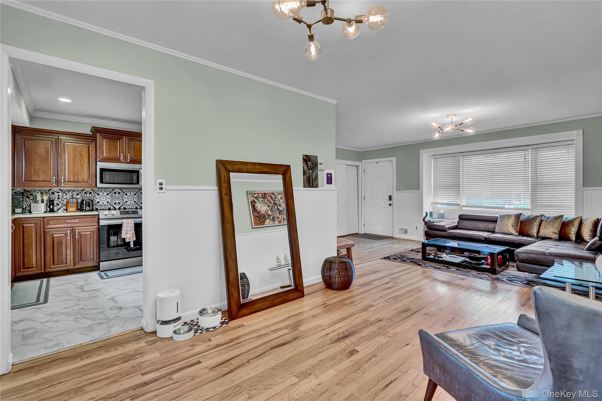 #8 photo, 18 Frost Lane, Greenlawn , NY 11740