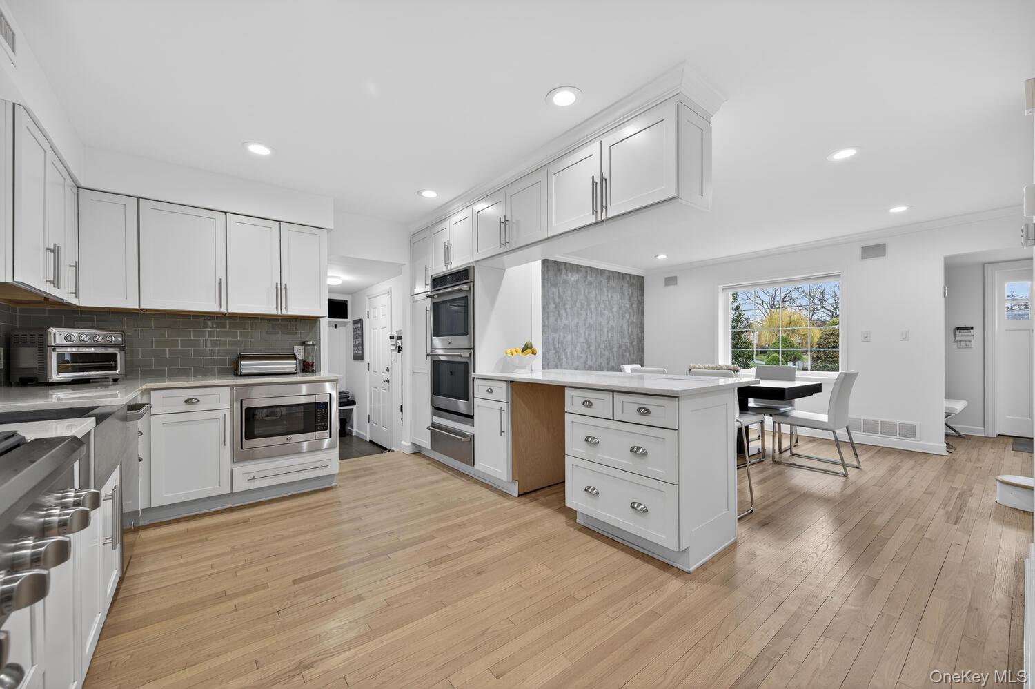 #12 photo, 65 Circle Drive, Roslyn Heights , NY 11577