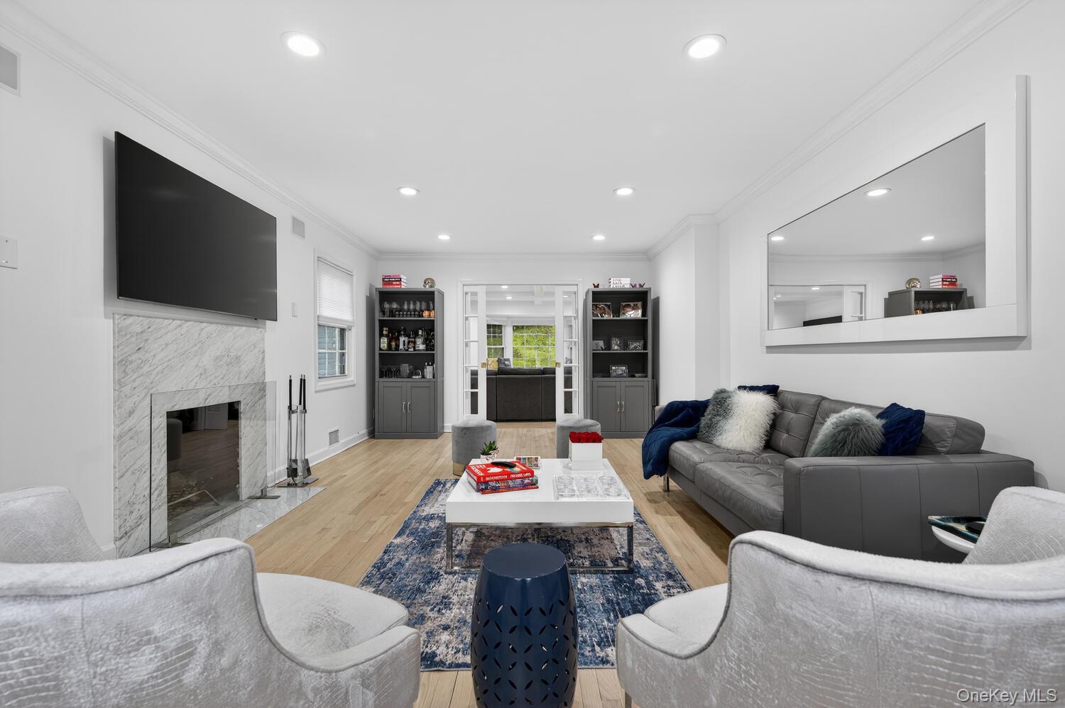 #4 photo, 65 Circle Drive, Roslyn Heights , NY 11577