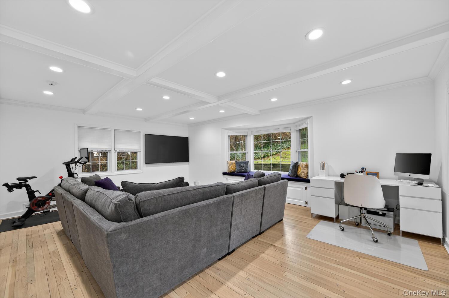 #7 photo, 65 Circle Drive, Roslyn Heights , NY 11577