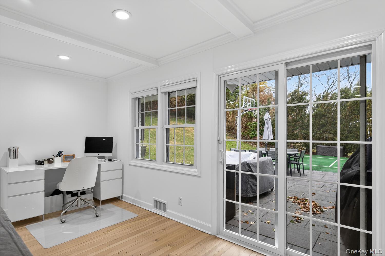 #8 photo, 65 Circle Drive, Roslyn Heights , NY 11577