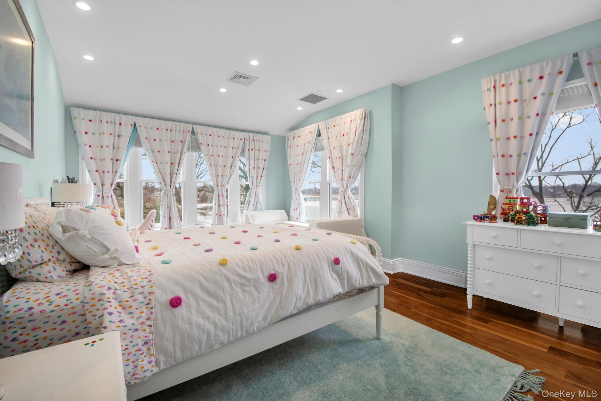 #14 photo, 102 Shore Road, 皇后區 Douglaston , NY 11363