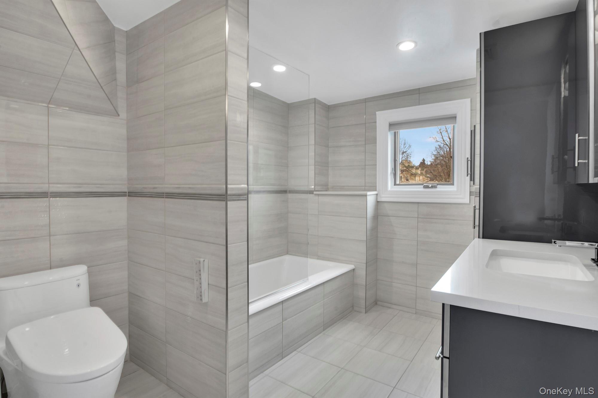 #19 photo, 102 Shore Road, 皇后區 Douglaston , NY 11363