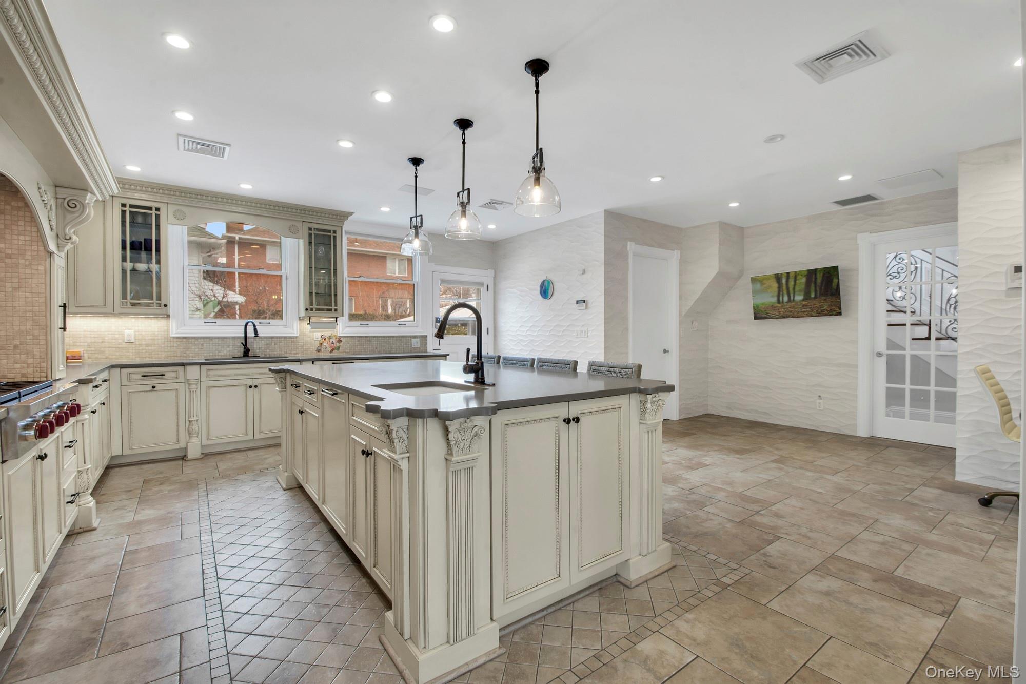 #6 photo, 102 Shore Road, 皇后區 Douglaston , NY 11363