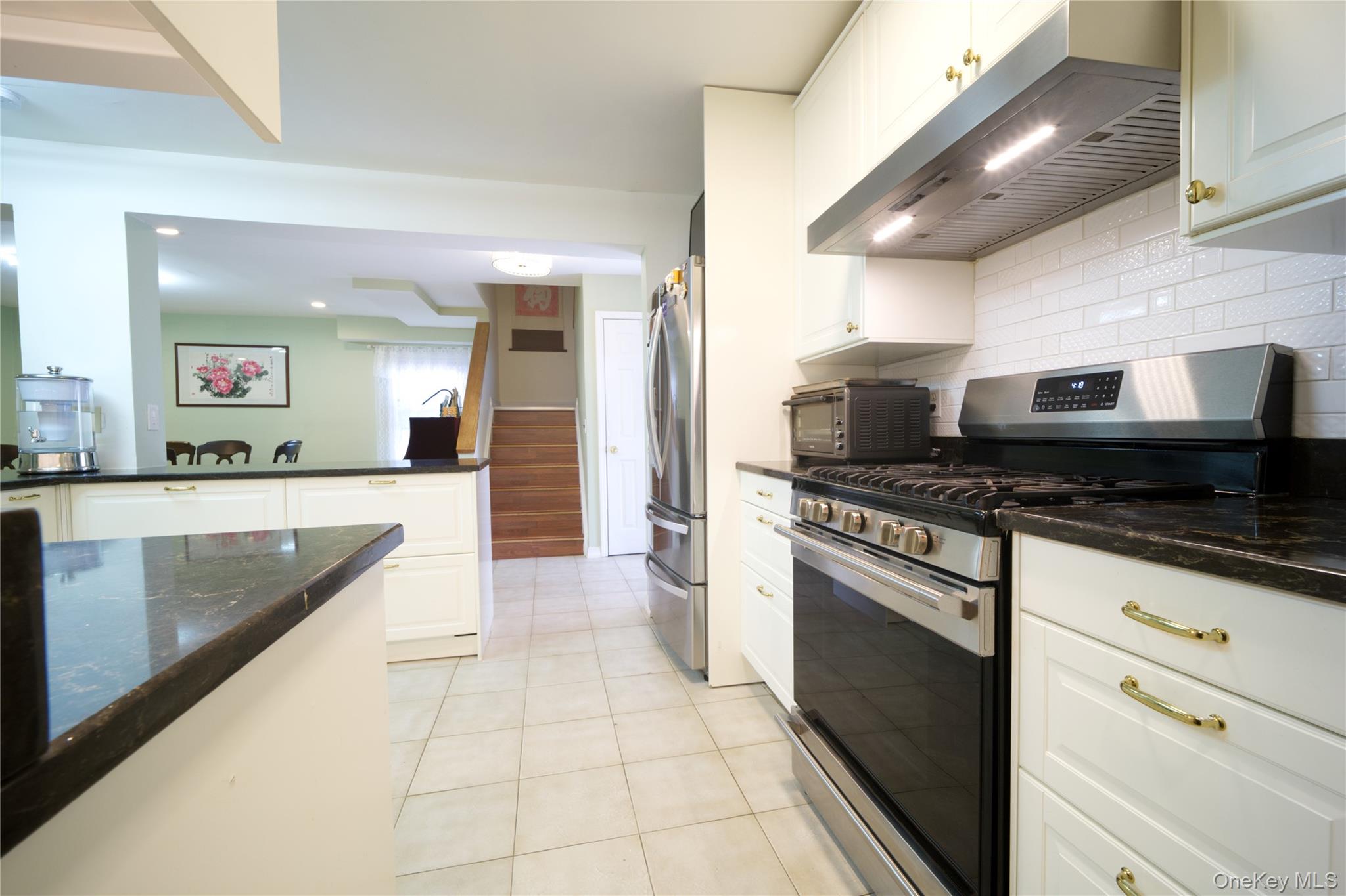 #20 photo, 15 Walters Avenue, Syosset , NY 11791