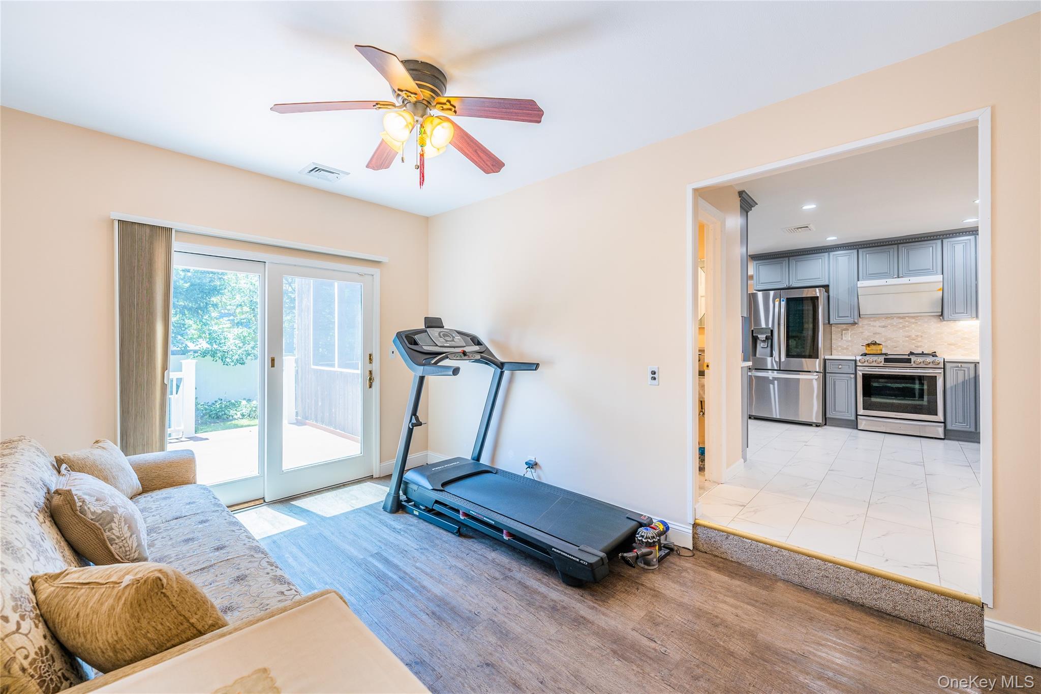 #10 photo, 12 Grand Place, East Northport , NY 11731