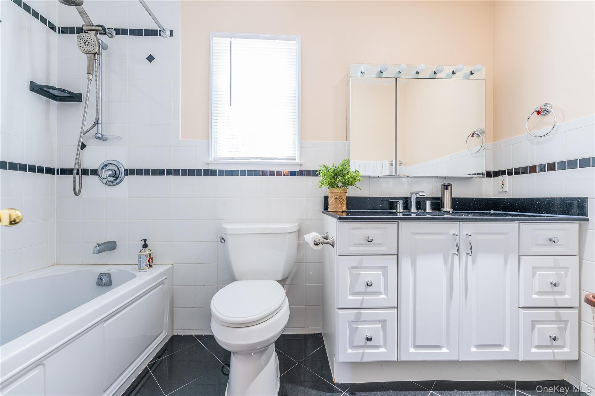 #18 photo, 12 Grand Place, East Northport , NY 11731