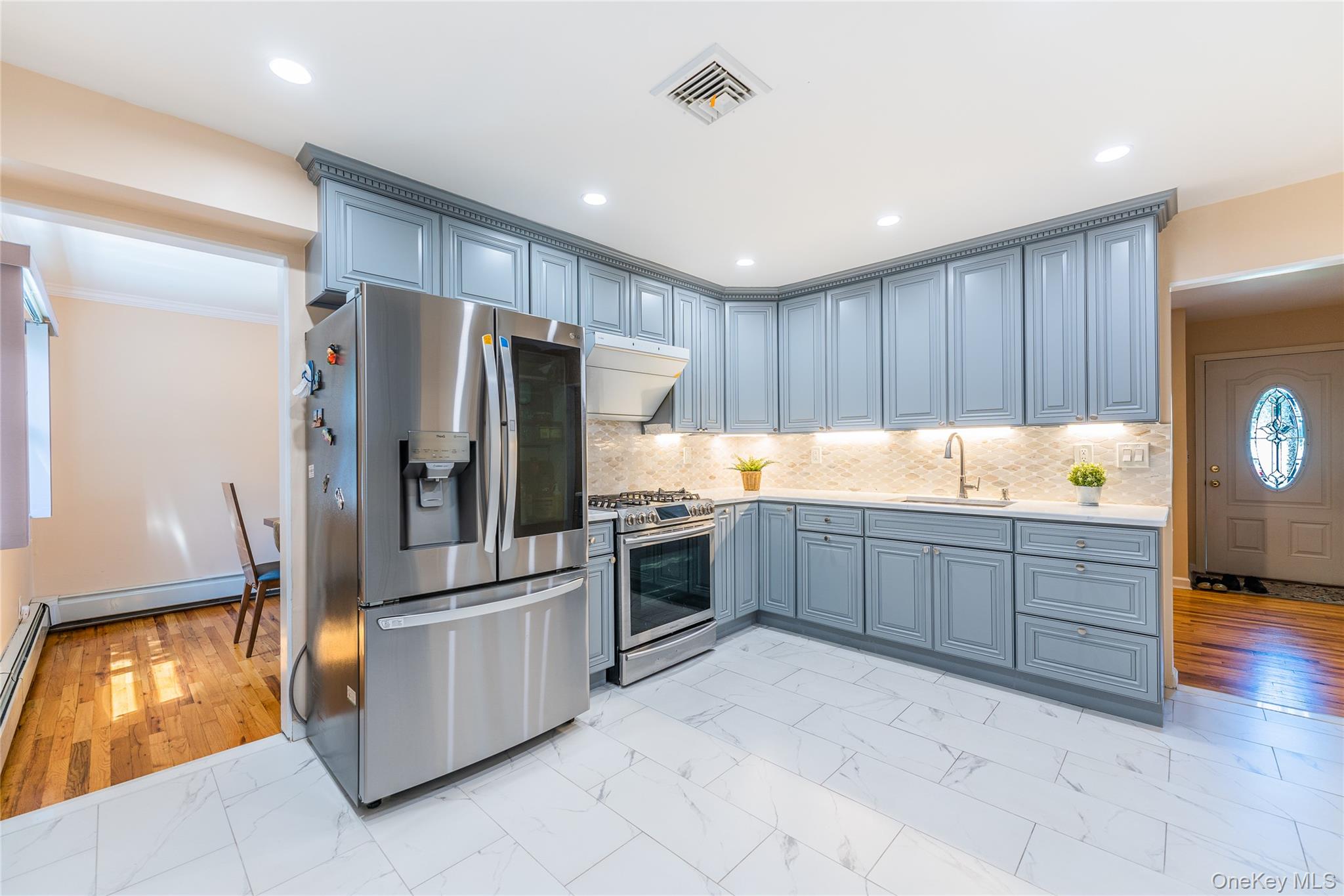 #7 photo, 12 Grand Place, East Northport , NY 11731