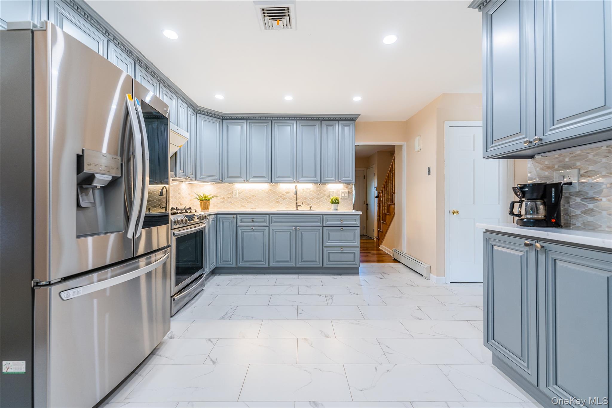 #8 photo, 12 Grand Place, East Northport , NY 11731