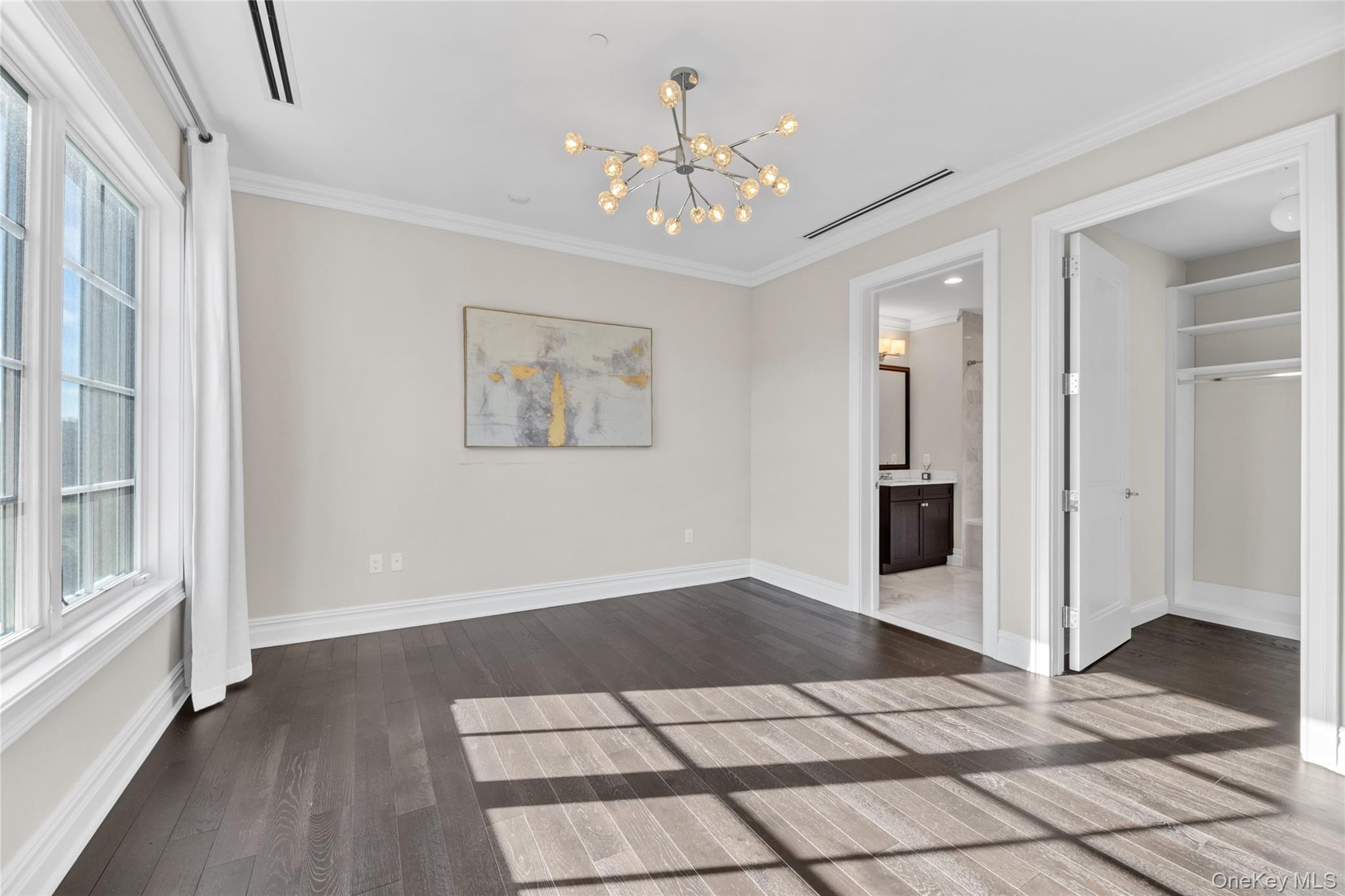 #14 photo, 5000 Royal Court, ناسو North Hills , NY 11040