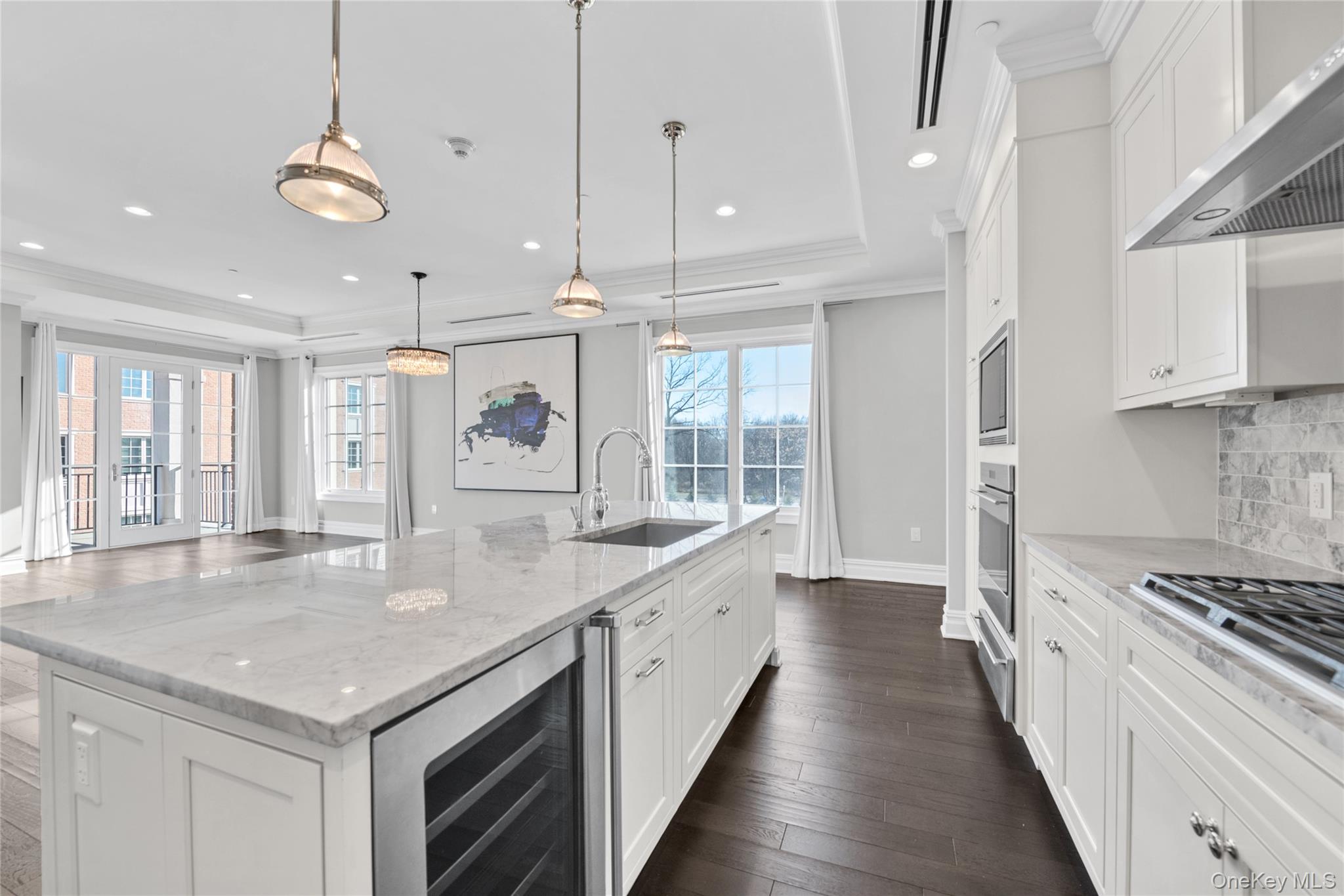 #8 photo, 5000 Royal Court, ناسو North Hills , NY 11040