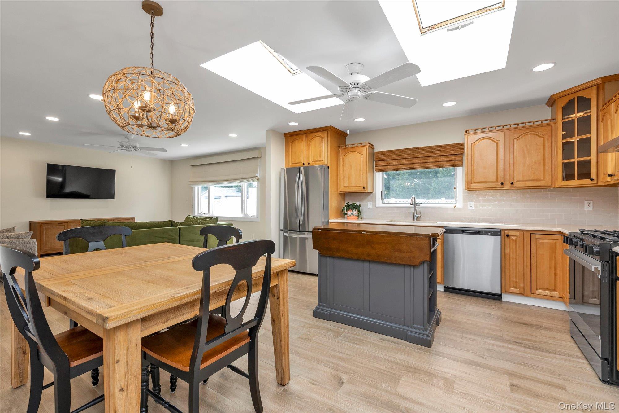 #7 photo, 6 Birch Lane, ناسو Massapequa Park , NY 11762