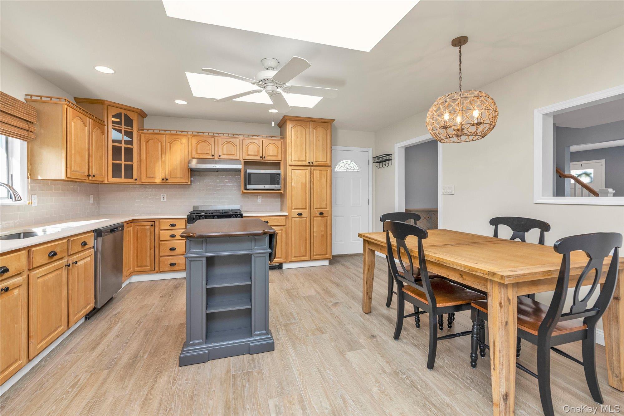 #8 photo, 6 Birch Lane, ناسو Massapequa Park , NY 11762