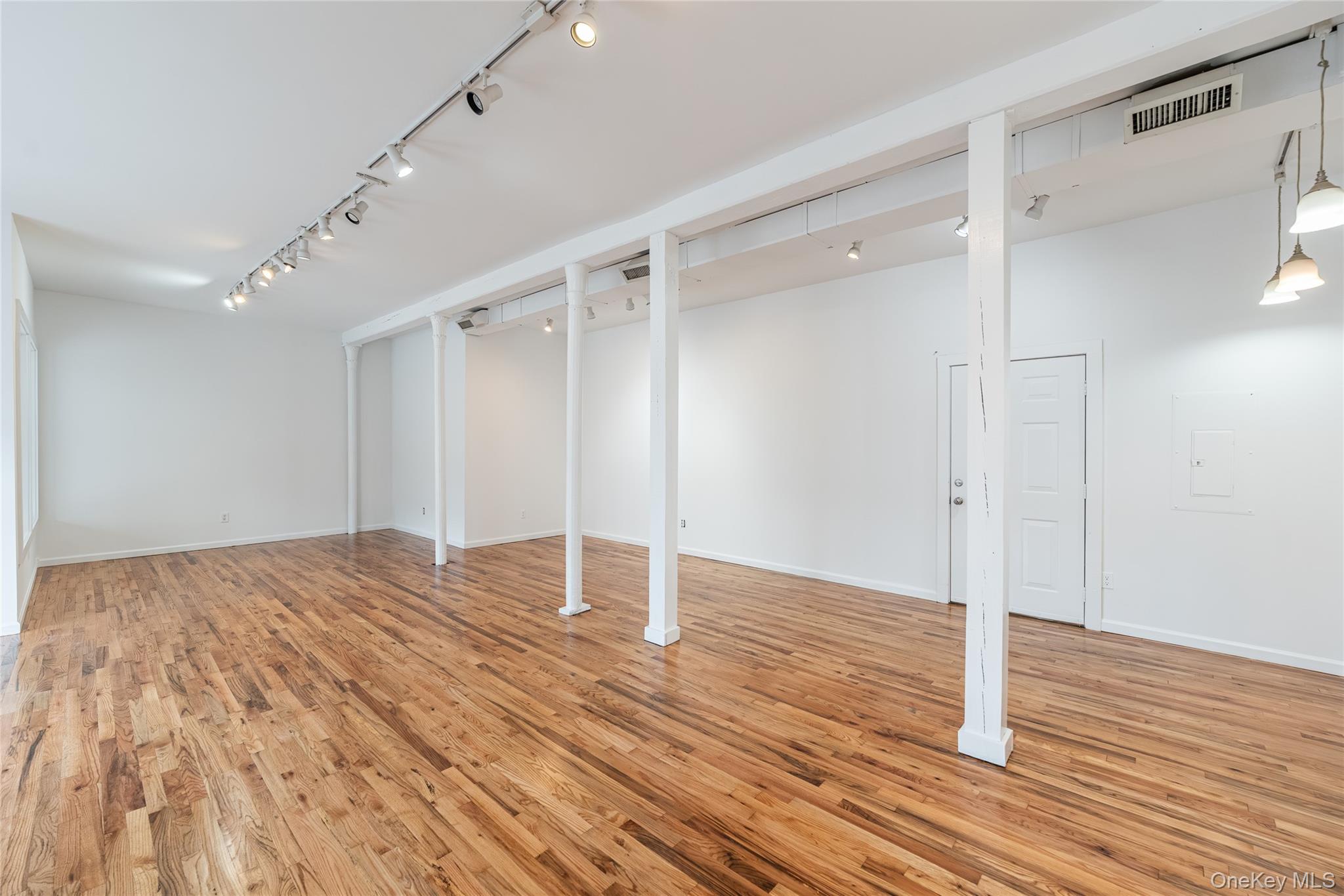 #10 photo, 123-125 Main Street, Greenport , NY 11944