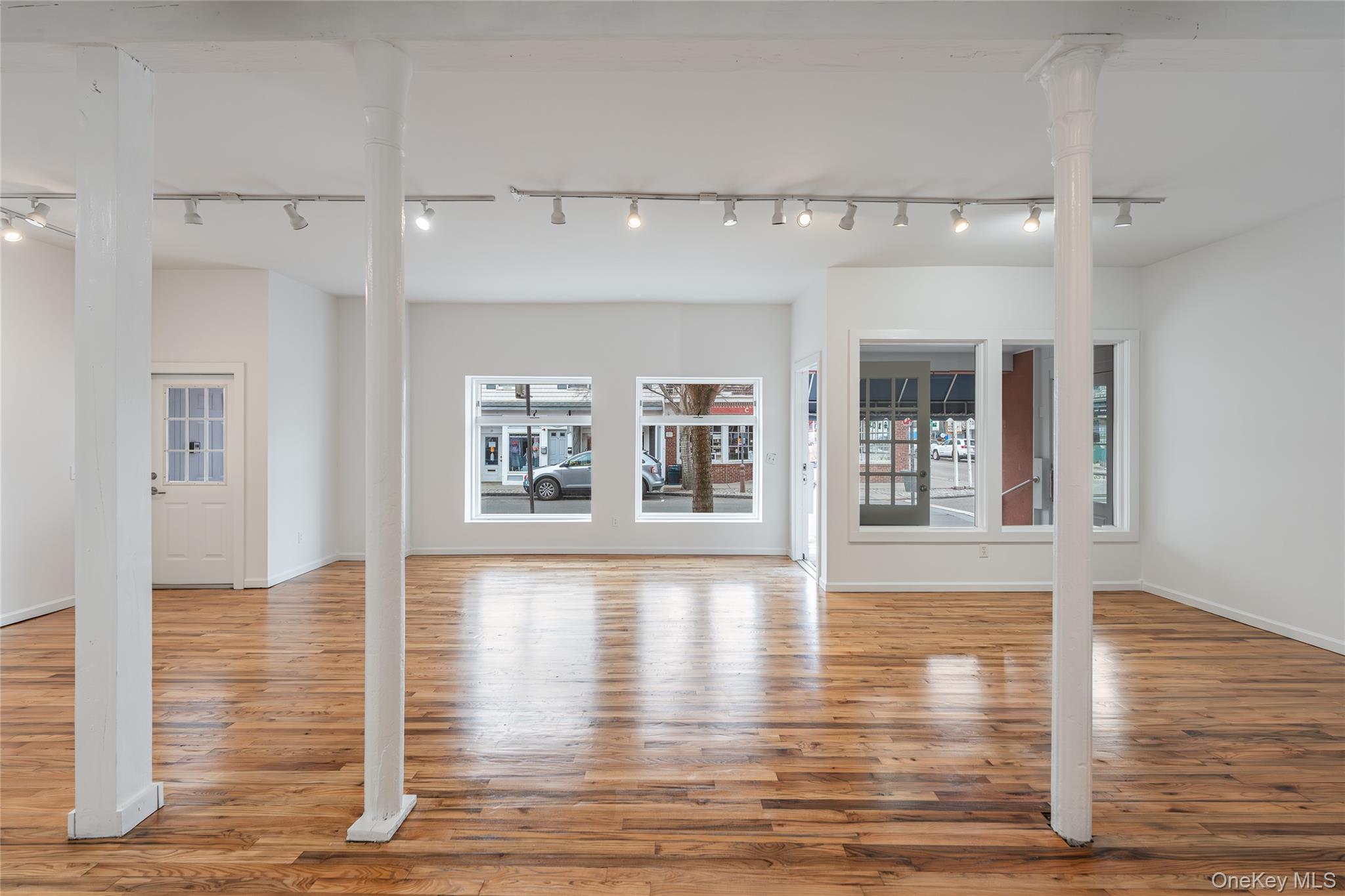 #5 photo, 123-125 Main Street, Greenport , NY 11944