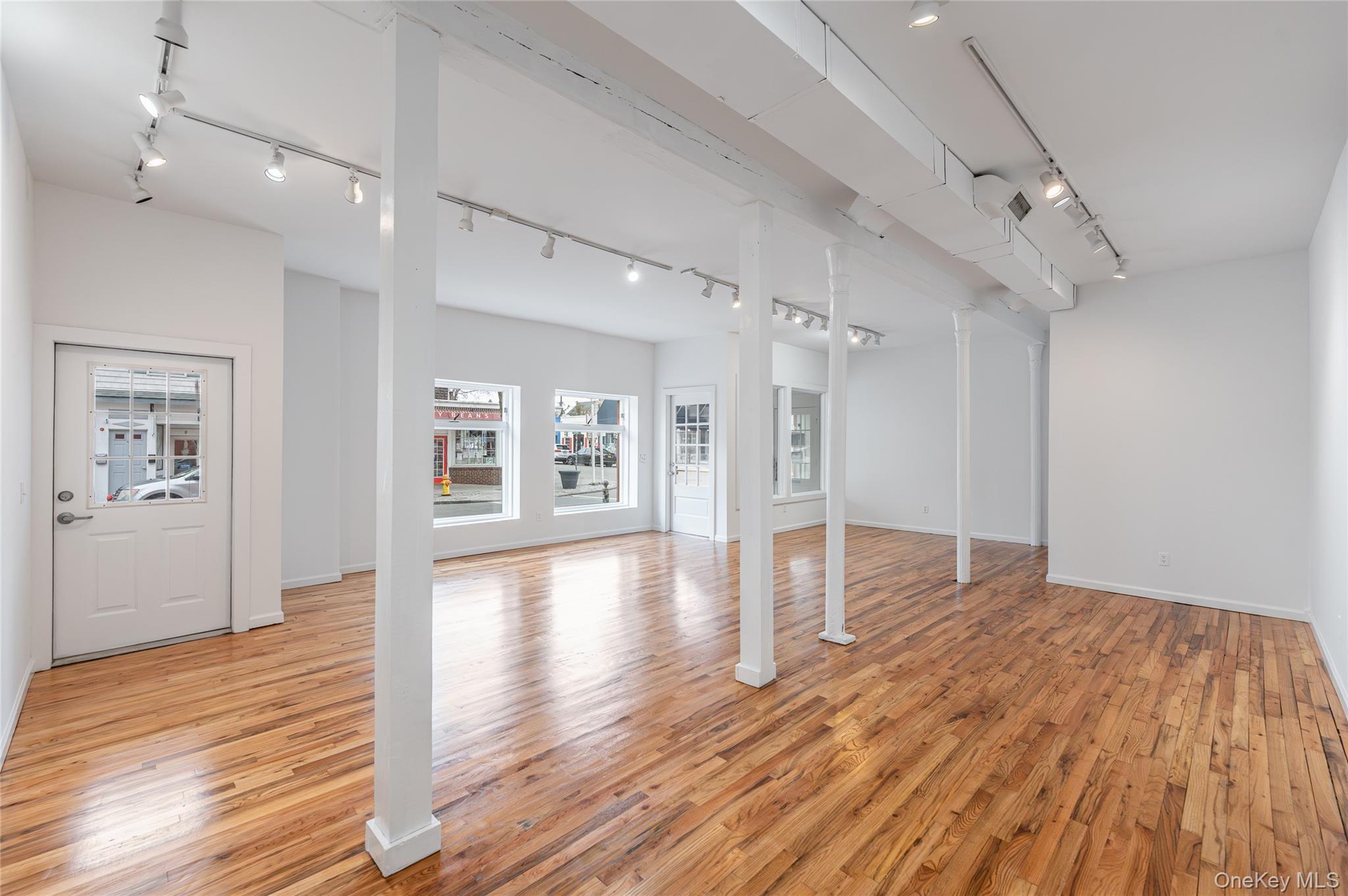 #8 photo, 123-125 Main Street, Greenport , NY 11944