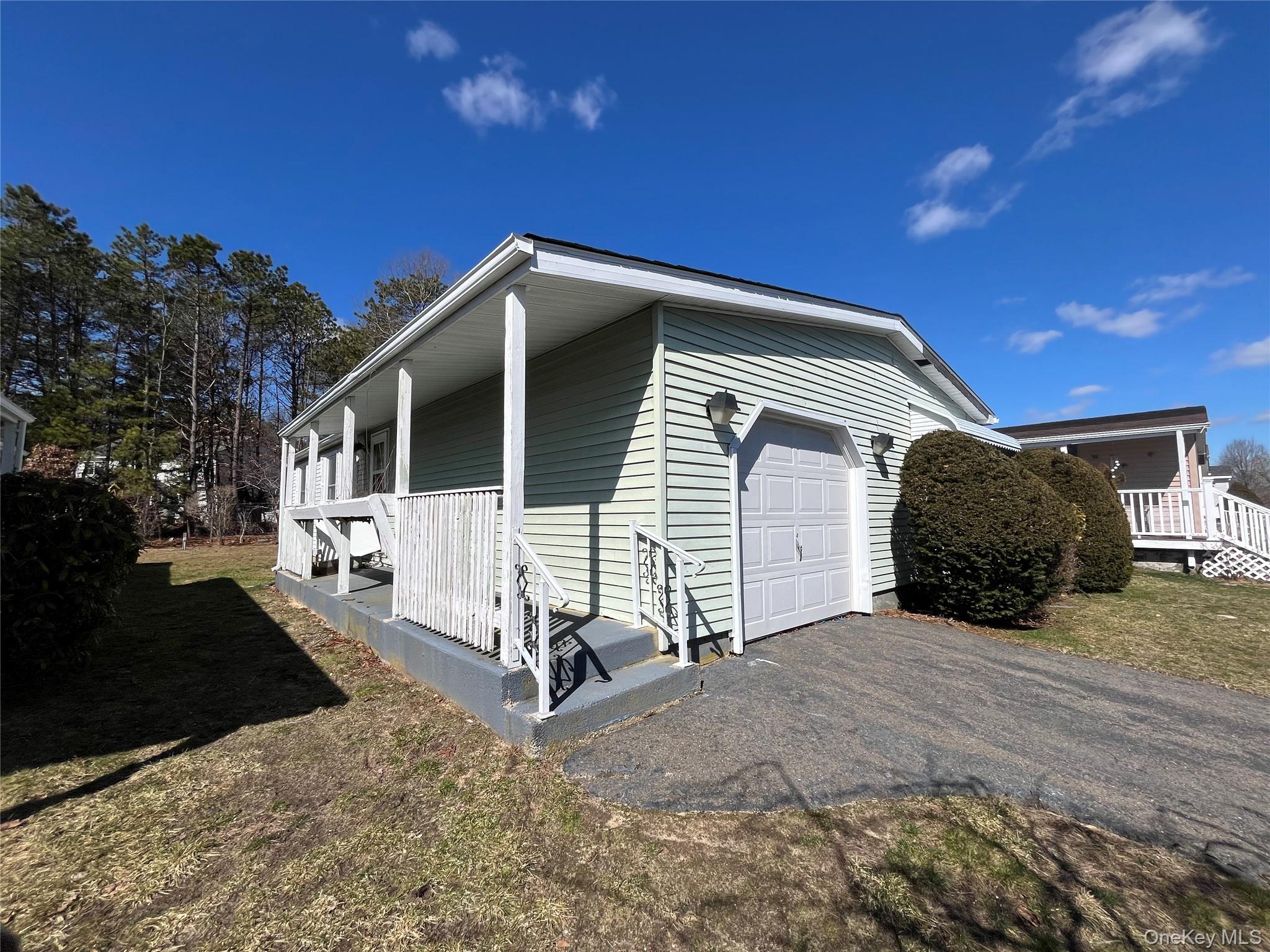 #2 photo, 75 Village Circle, 东长岛 Manorville , NY 11949