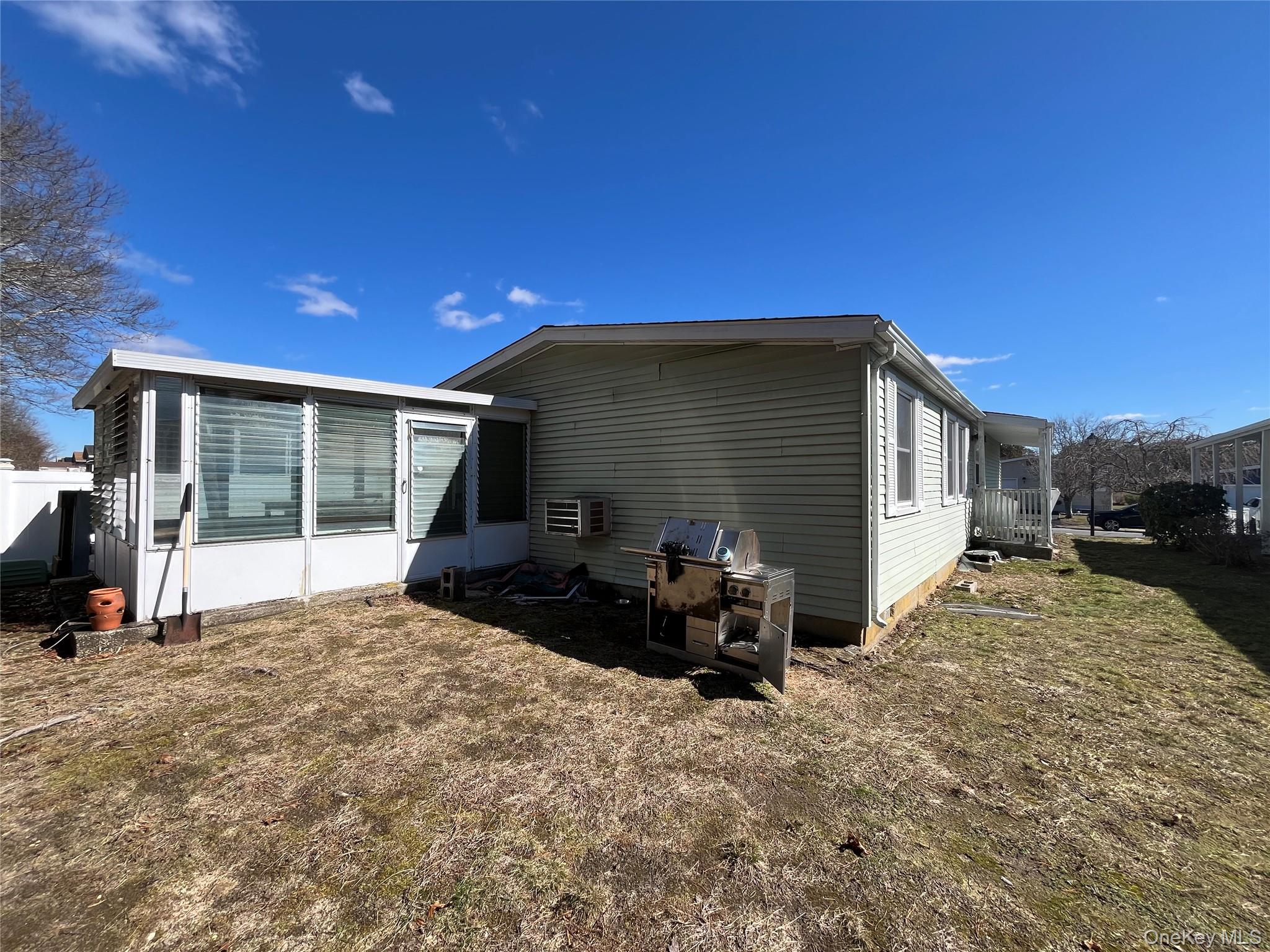 #3 photo, 75 Village Circle, 东长岛 Manorville , NY 11949