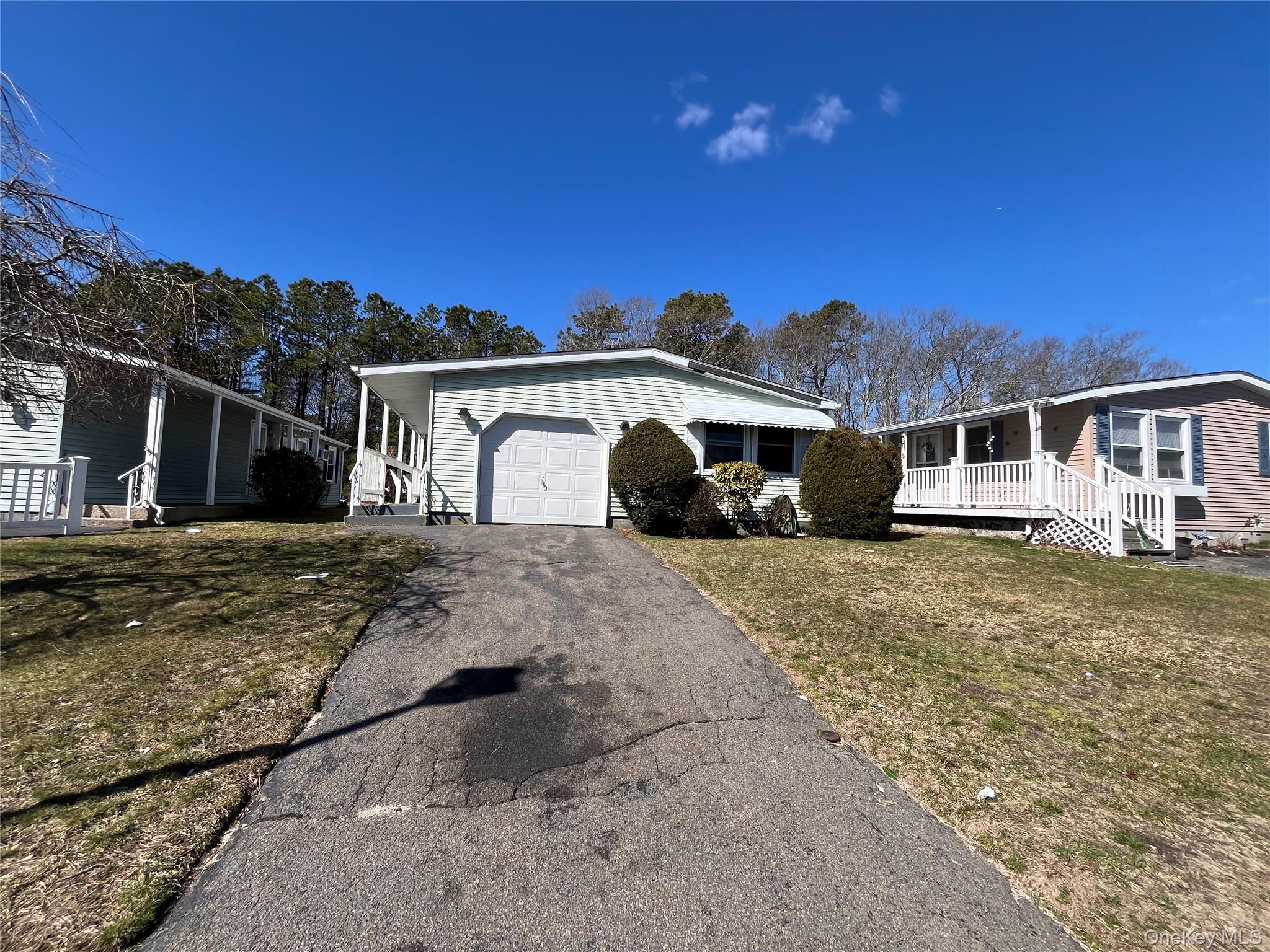 #9 photo, 75 Village Circle, 东长岛 Manorville , NY 11949