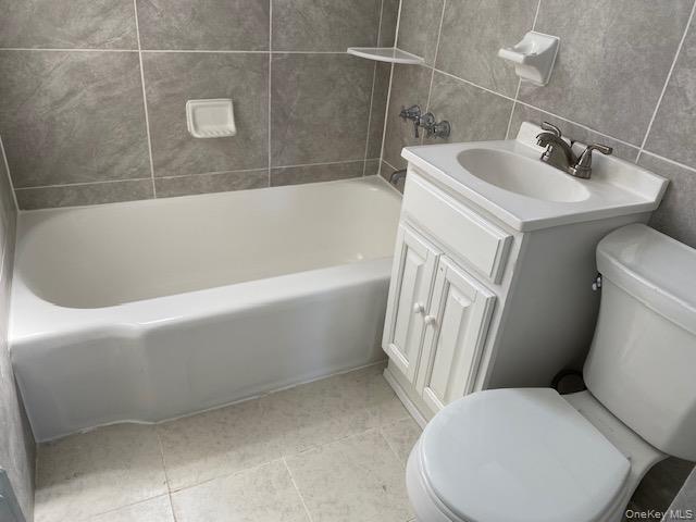 #10 photo, 74-18 263RD Street, كوينز Glen Oaks , NY 11004