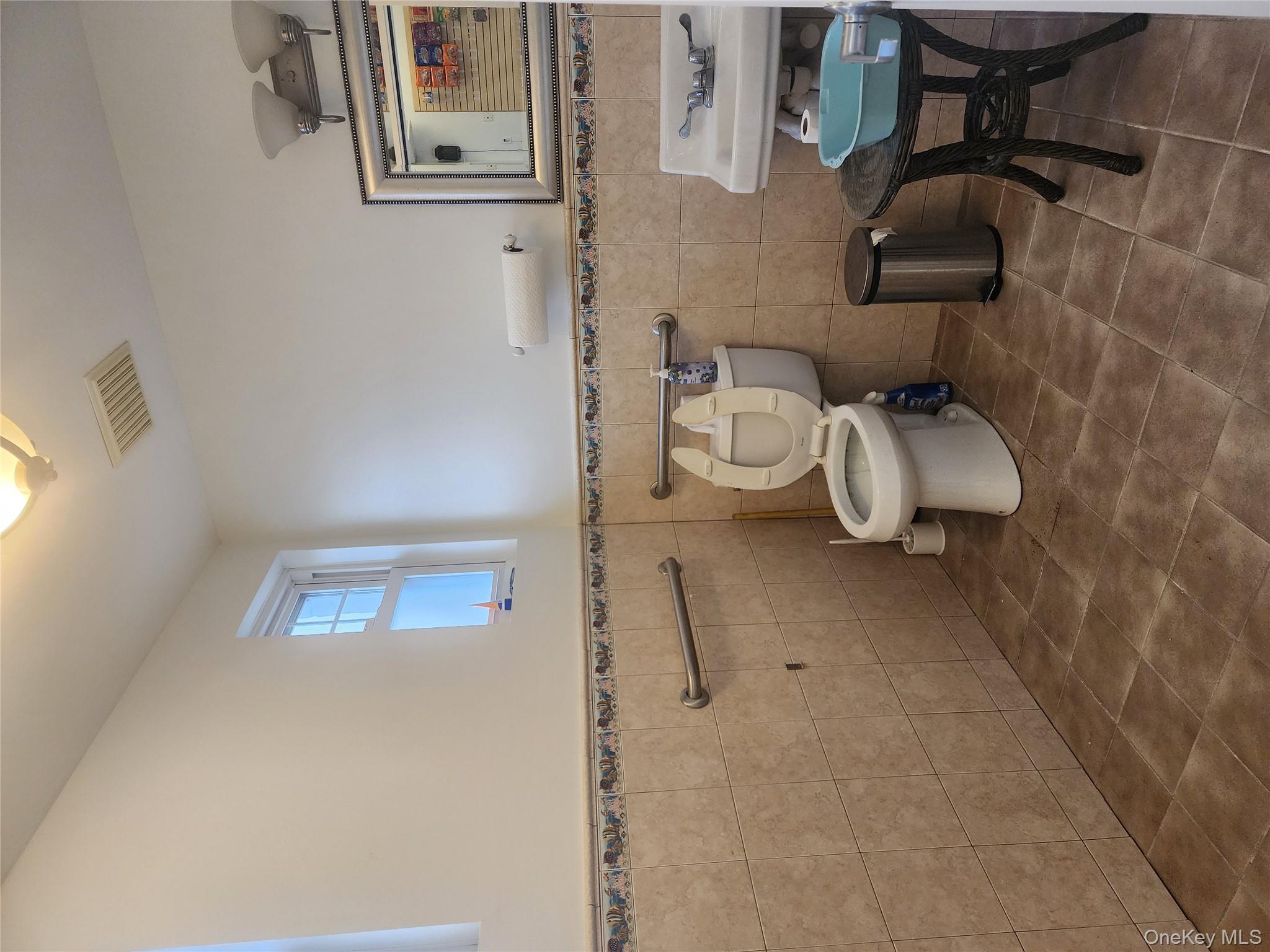 #12 photo, 377 Woodcleft Avenue, Freeport , NY 11520