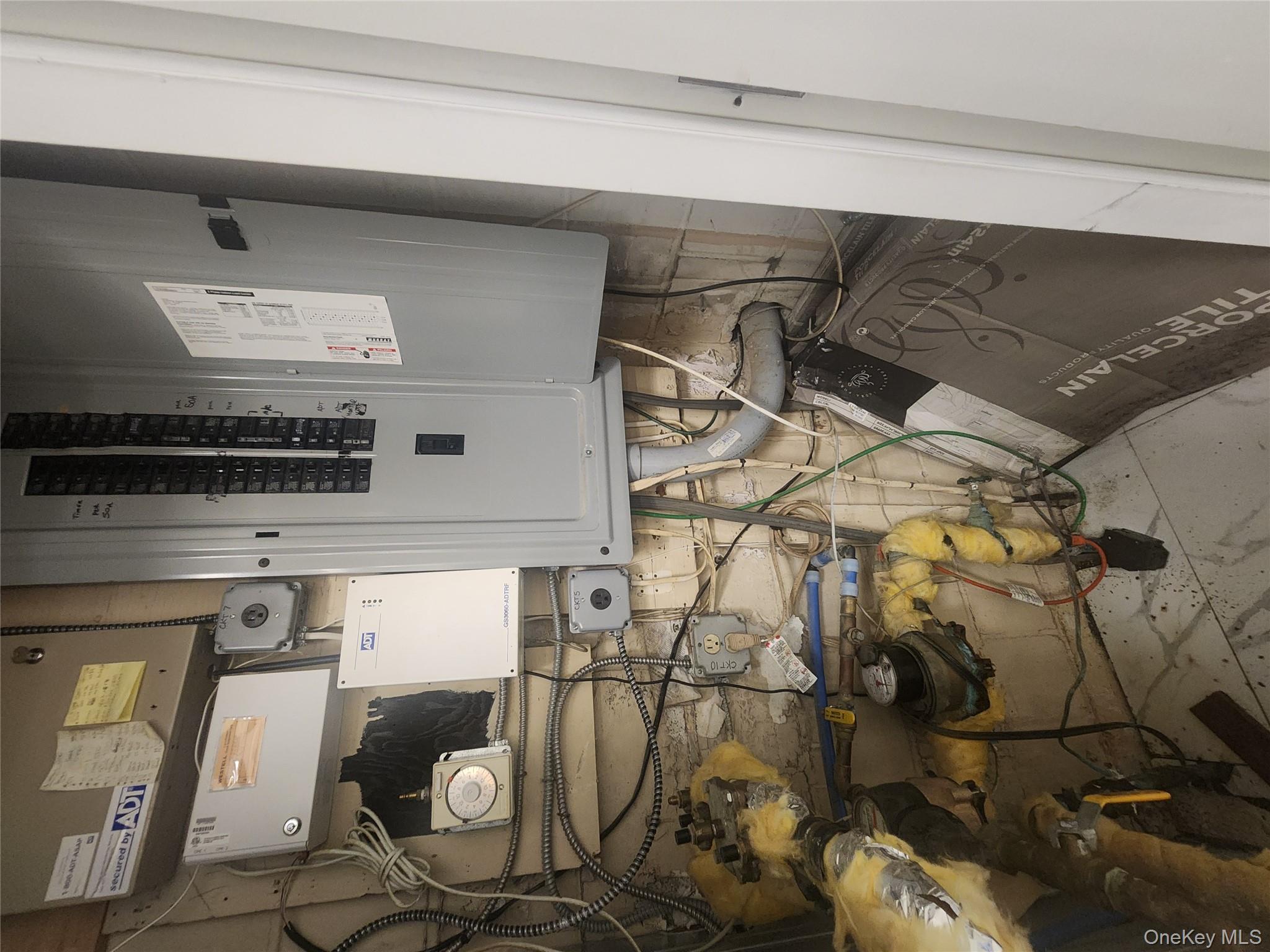 #13 photo, 377 Woodcleft Avenue, Freeport , NY 11520