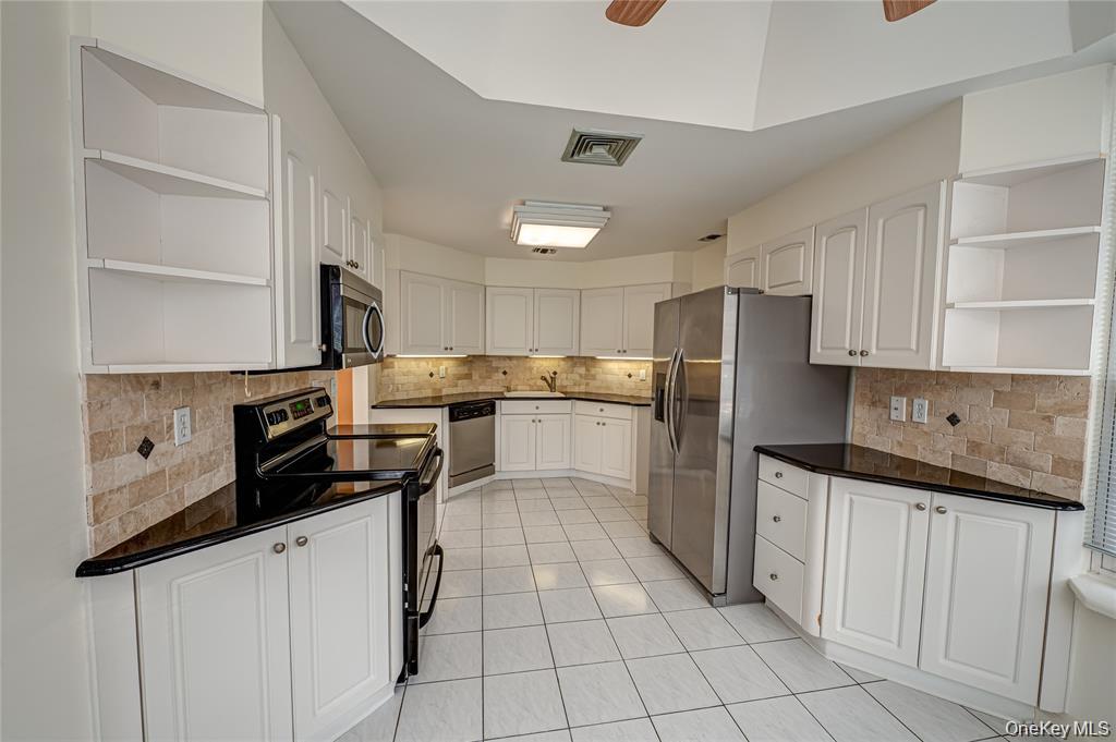 #4 photo, 52 E Admirals Drive, 东长岛 Bay Shore , NY 11706