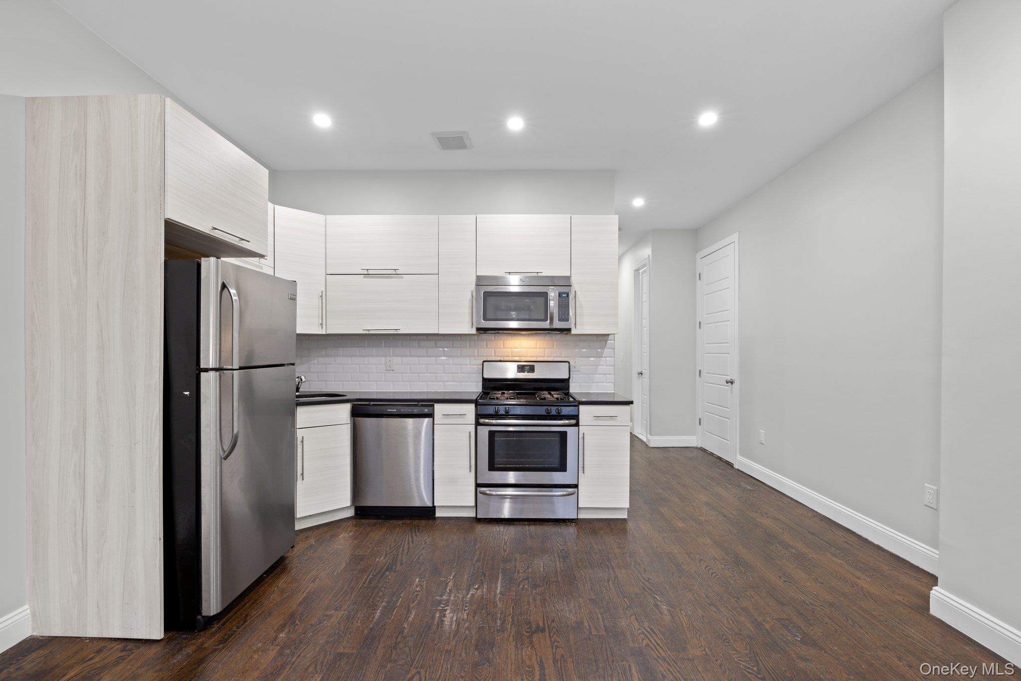 #5 photo, 1578 Eastern Parkway, Brooklyn , NY 11233