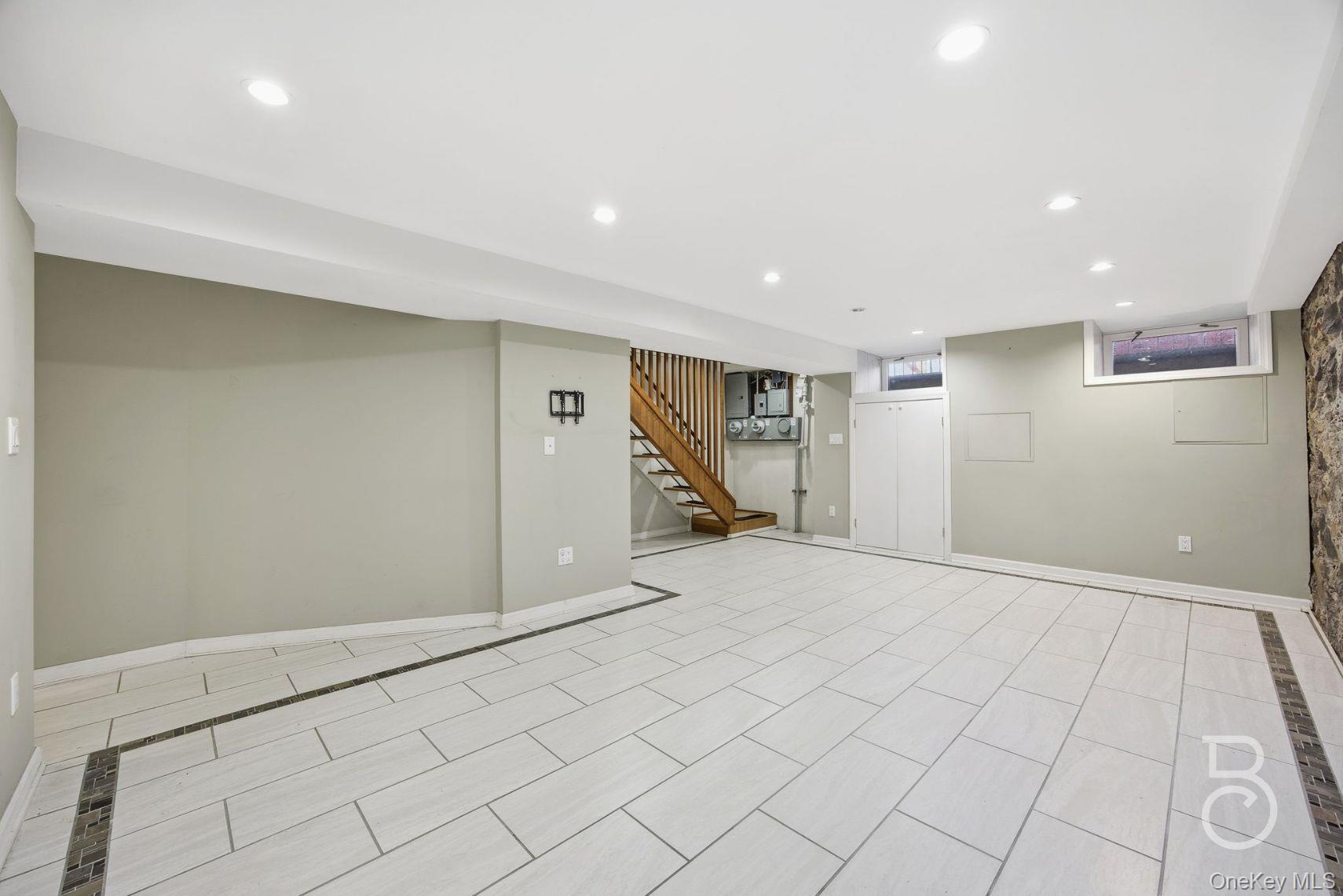 #19 photo, 31-73 41st Street, Astoria , NY 11103