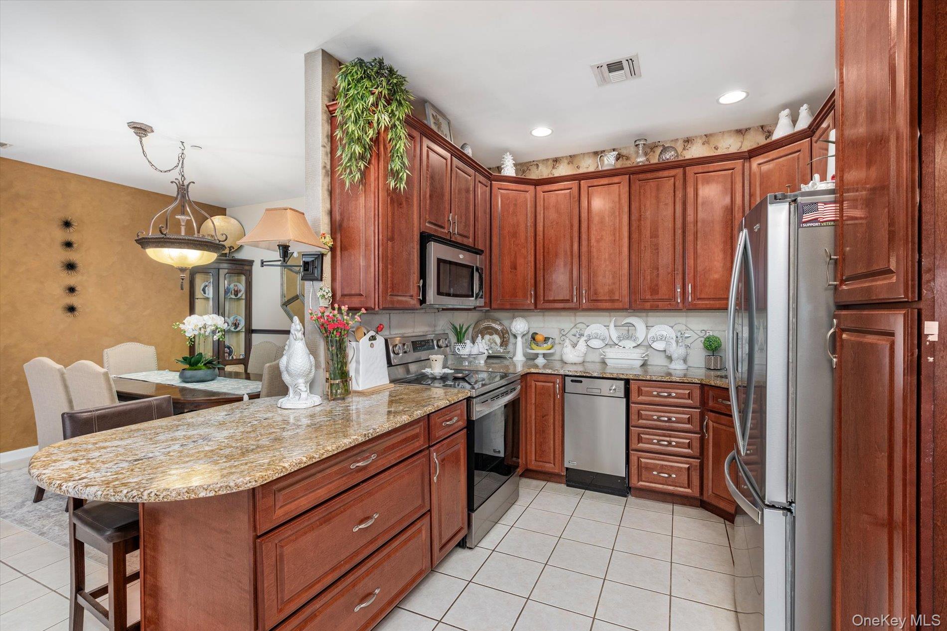 #3 photo, 137 Francesca Way, 东长岛 Amityville , NY 11701