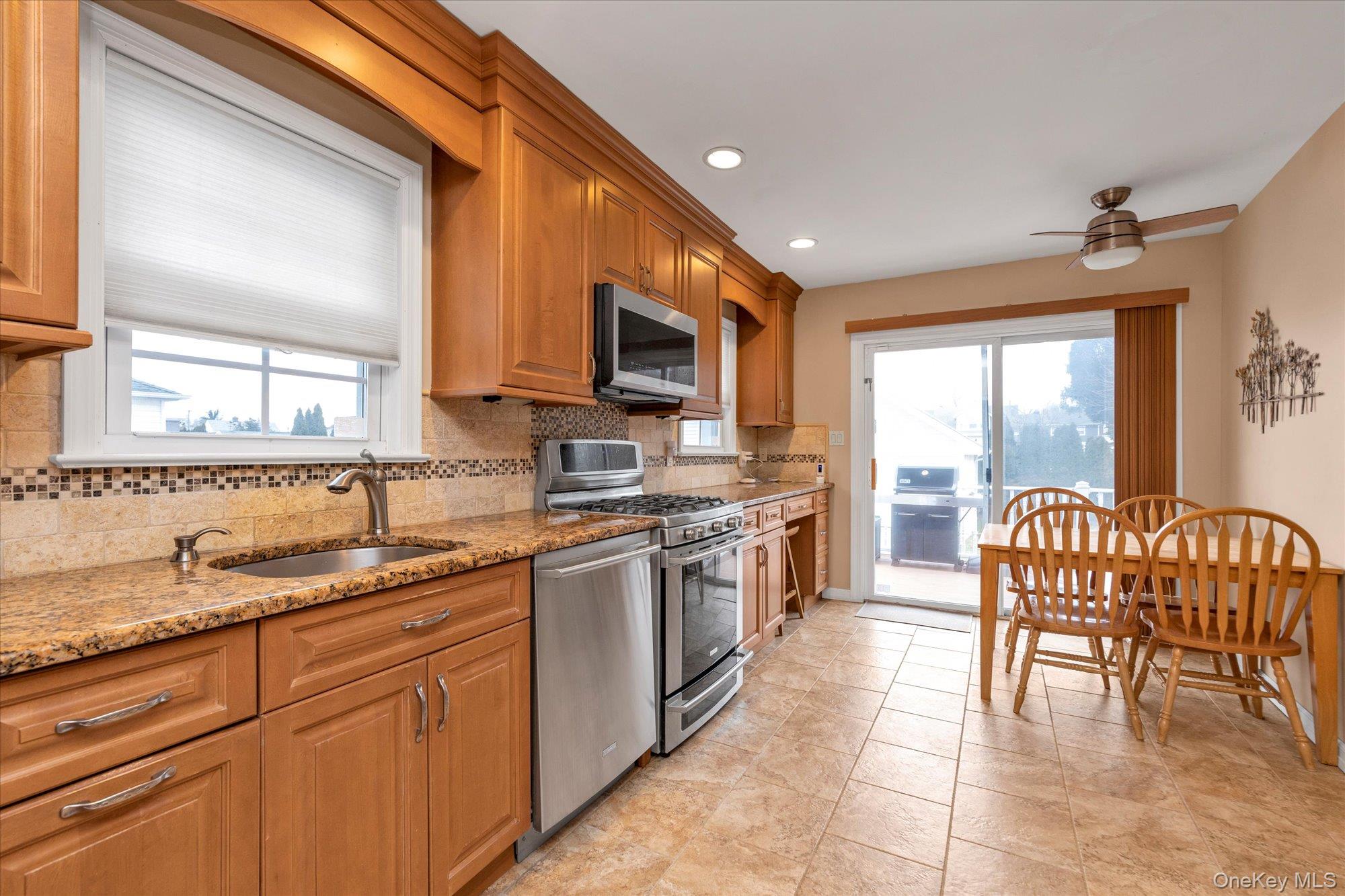 #8 photo, 41 Marion Street, 长岛 Lynbrook , NY 11563