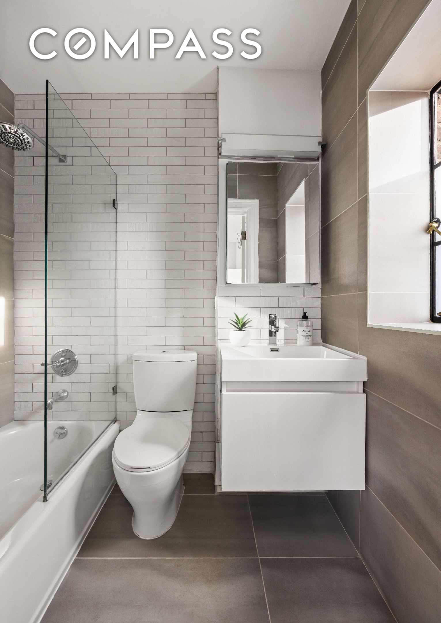 #11 photo, 45 Tudor City Place, Midtown East , NY 10017