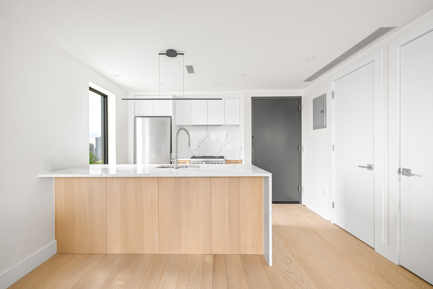 #4 photo, 11-32 31ST Avenue, كوينز Astoria , NY 11106