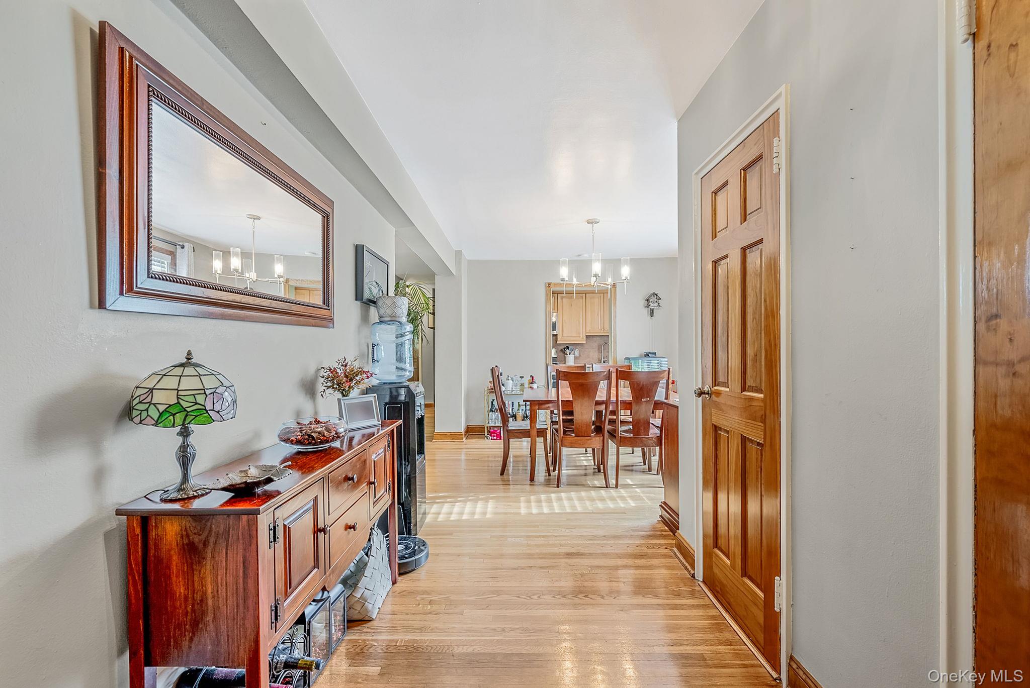 #3 photo, 16 Edwards Street, Нассау ‖ Roslyn Heights , NY 11577