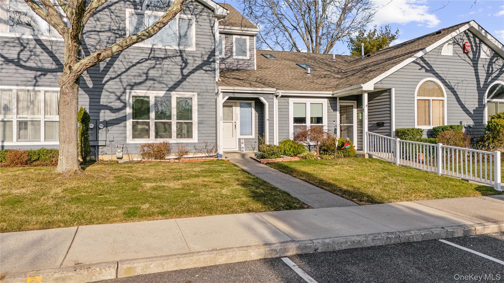 #2 photo, 738 Birchwood Park Drive, 東長島 Middle Island , NY 11953