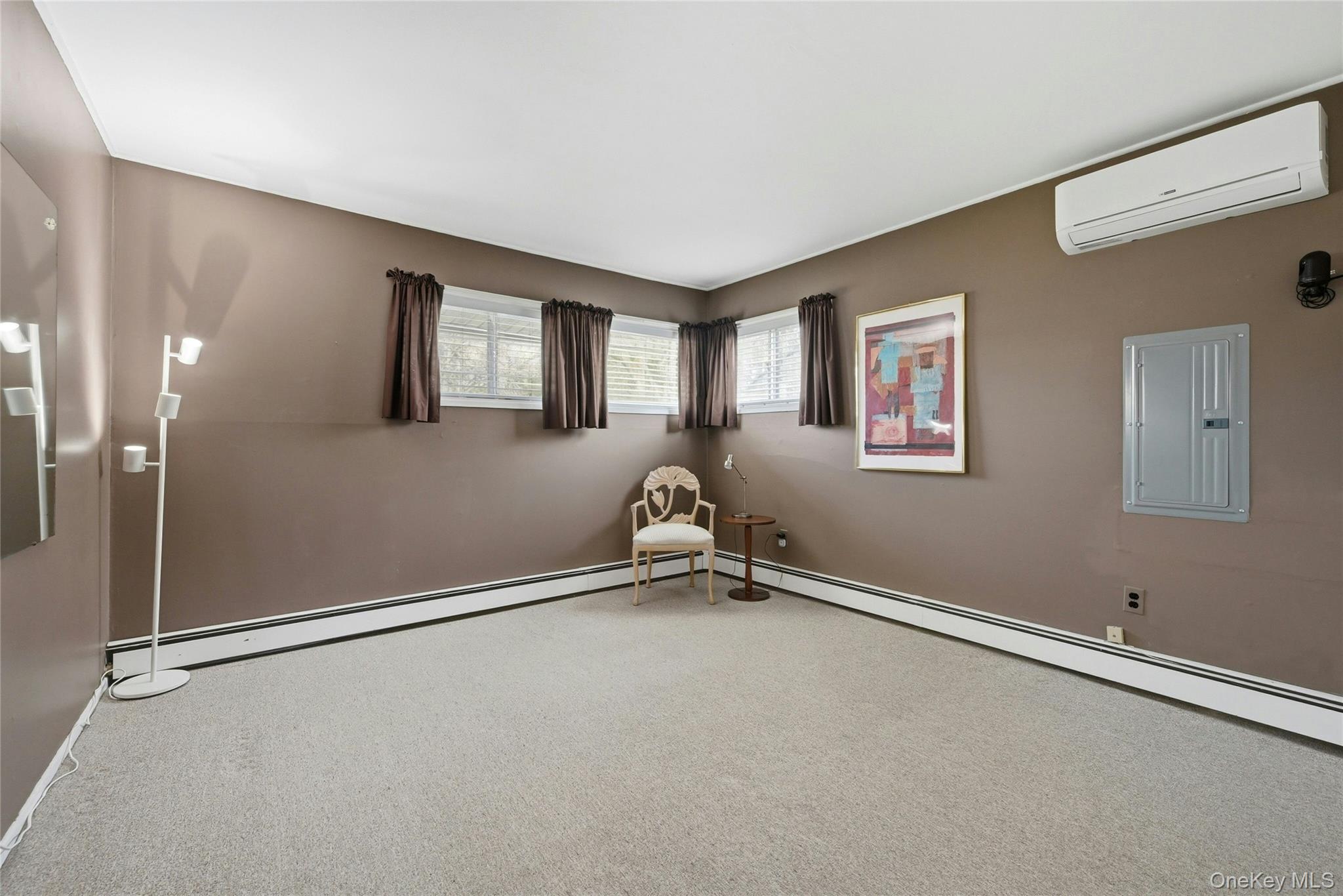 #15 photo, 46 Boxwood Lane, Hicksville , NY 11801