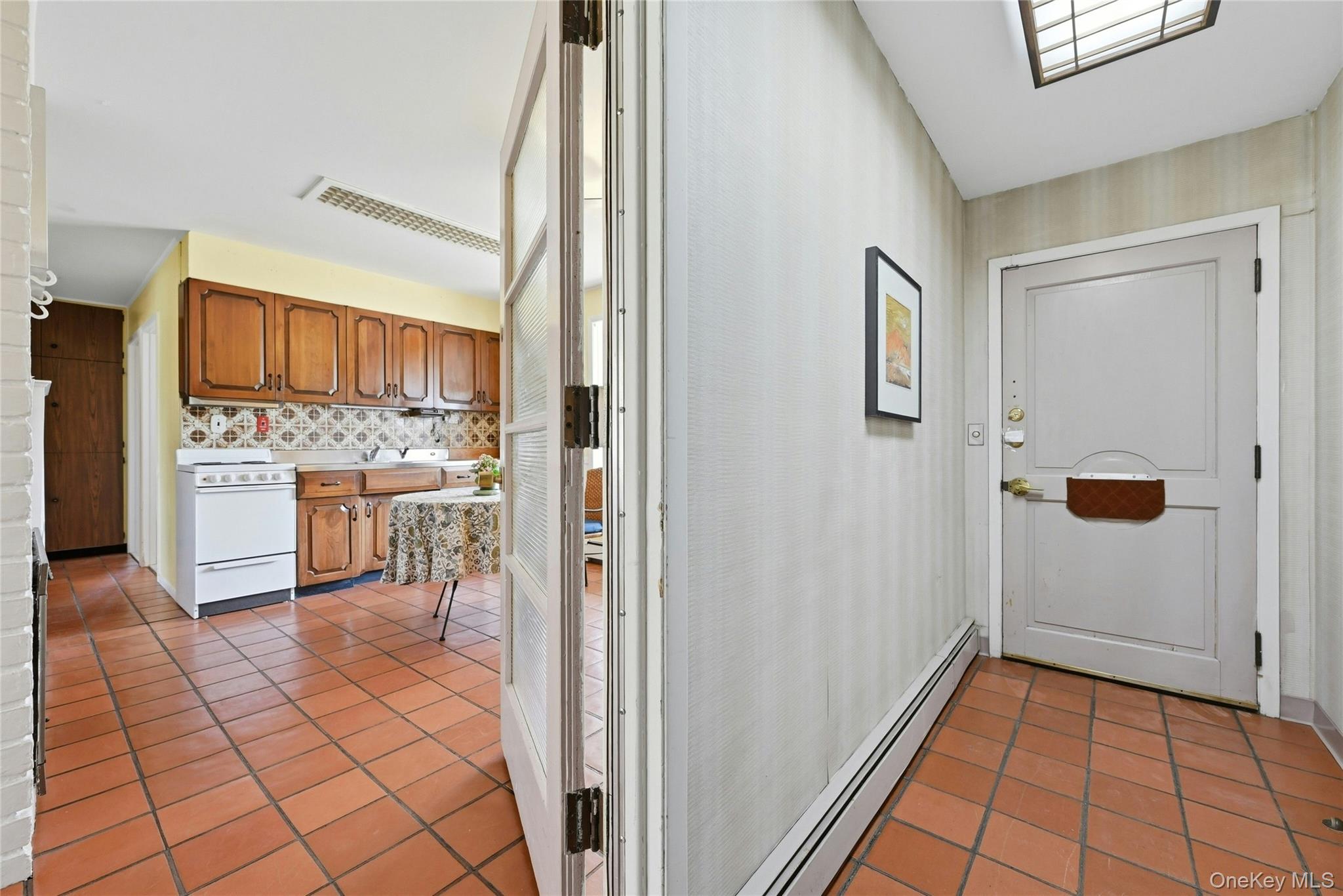 #4 photo, 46 Boxwood Lane, Hicksville , NY 11801