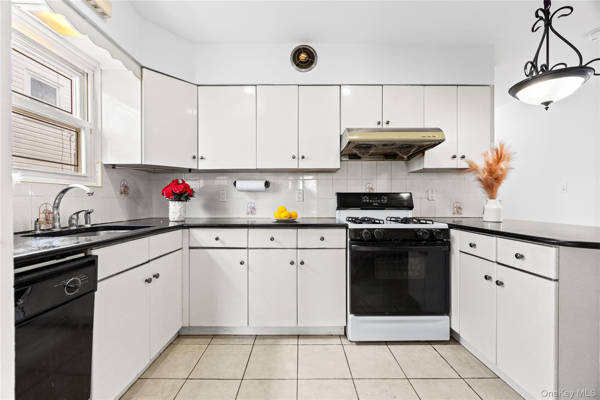 #11 photo, 64-14 218th Street, Oakland Gardens , NY 11364