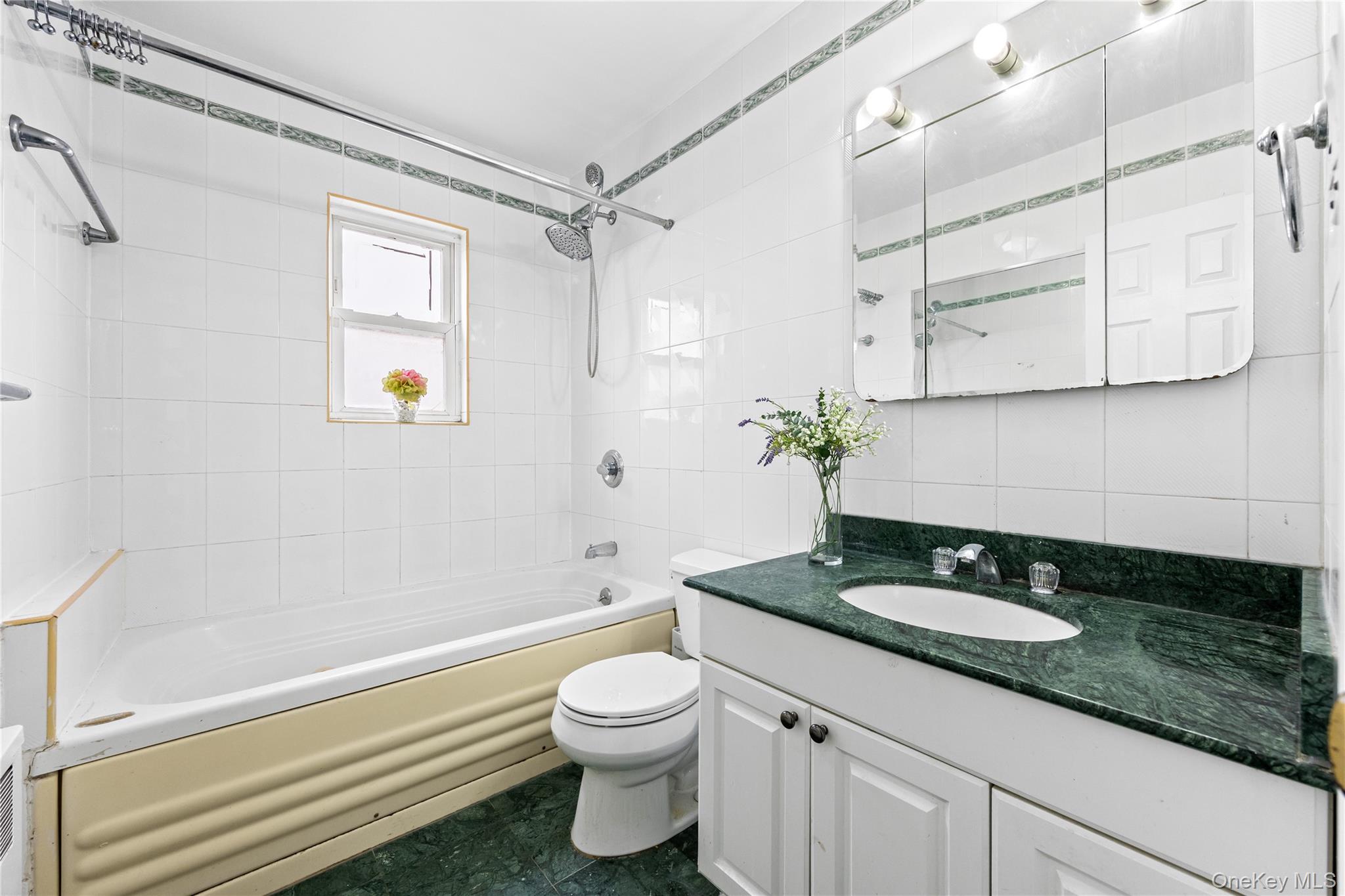 #12 photo, 64-14 218th Street, Oakland Gardens , NY 11364