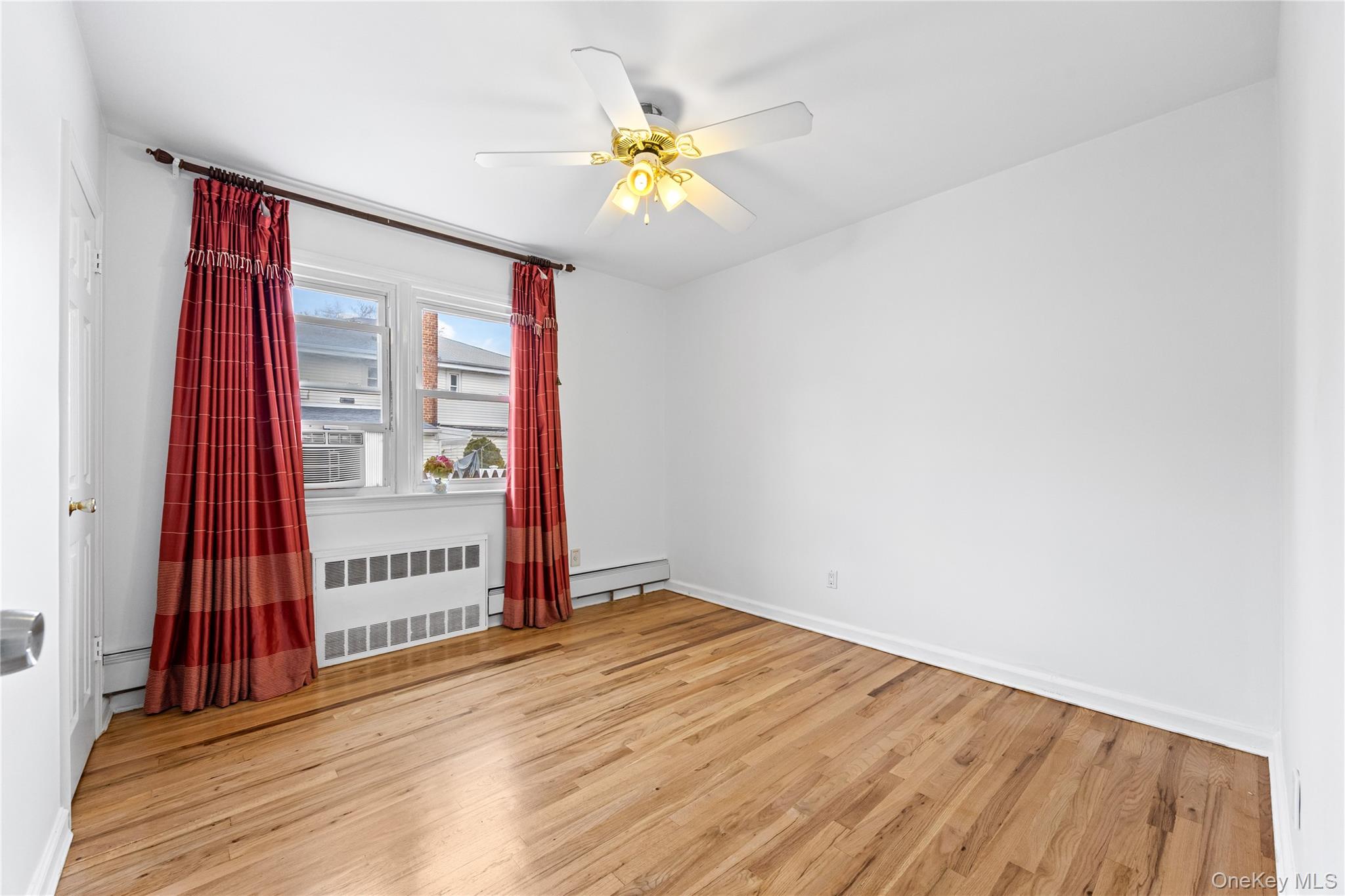 #13 photo, 64-14 218th Street, Oakland Gardens , NY 11364