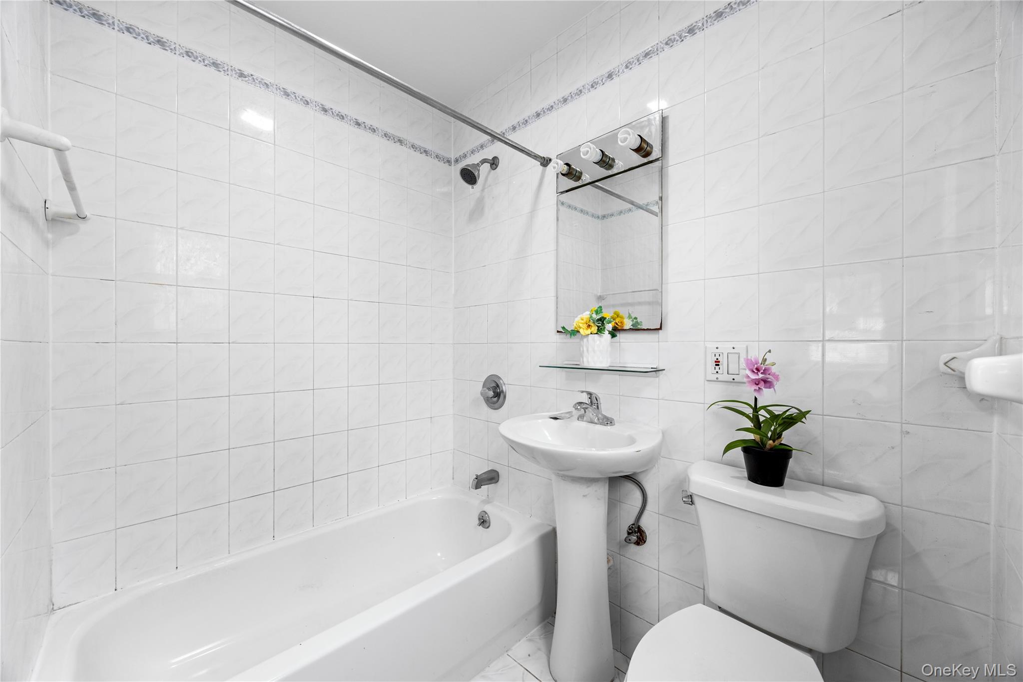 #18 photo, 64-14 218th Street, Oakland Gardens , NY 11364