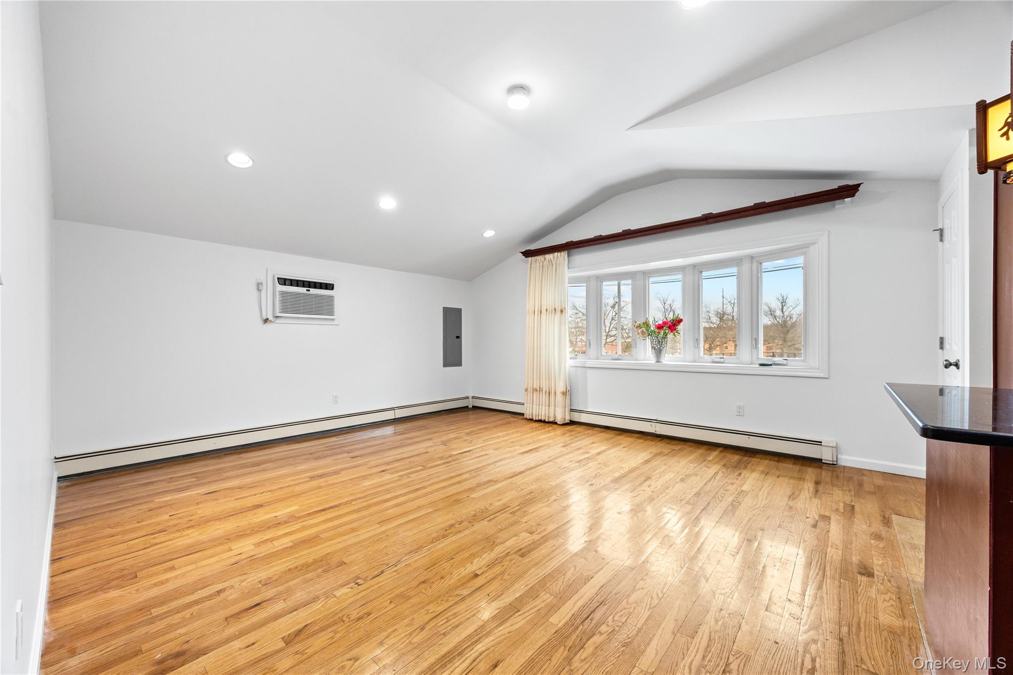 #19 photo, 64-14 218th Street, Oakland Gardens , NY 11364