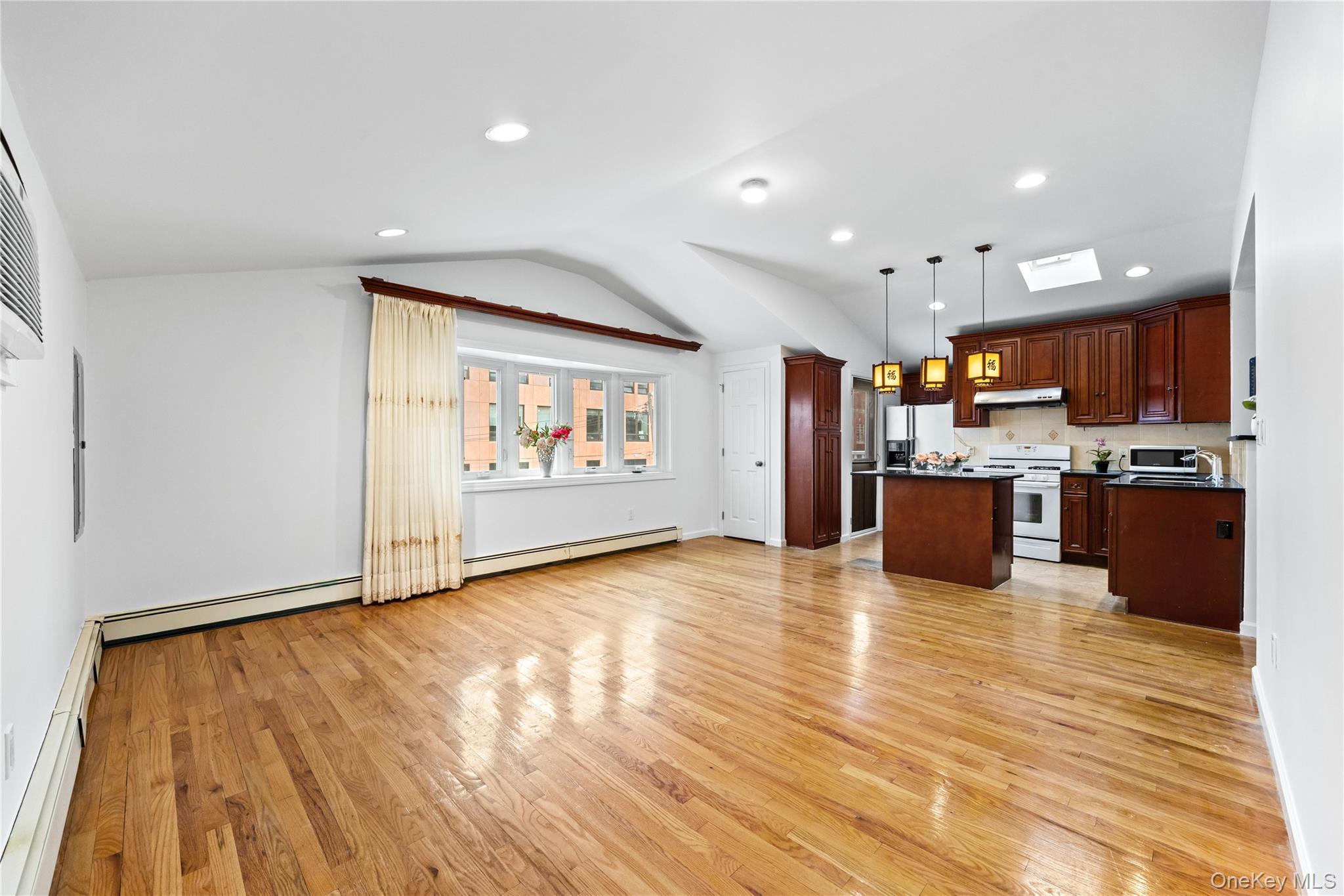 #20 photo, 64-14 218th Street, Oakland Gardens , NY 11364