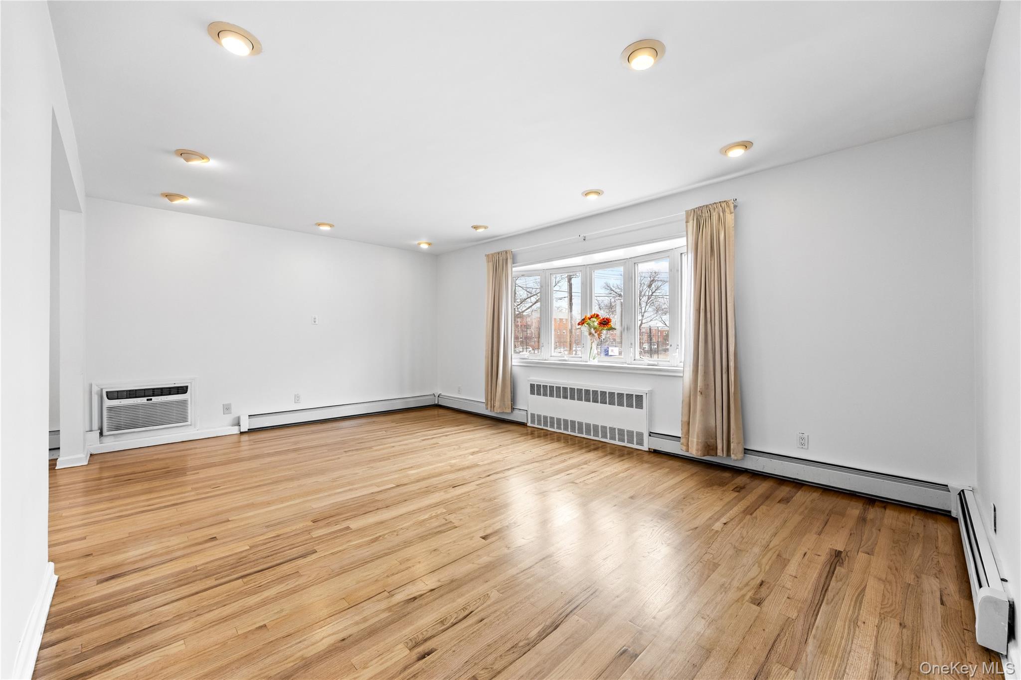 #4 photo, 64-14 218th Street, Oakland Gardens , NY 11364