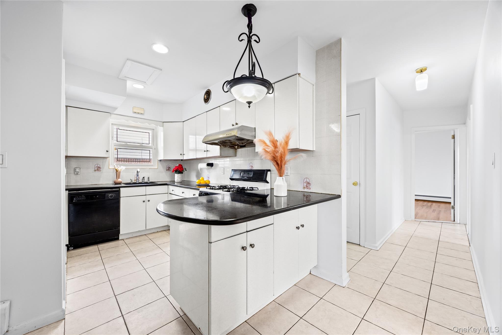 #9 photo, 64-14 218th Street, Oakland Gardens , NY 11364